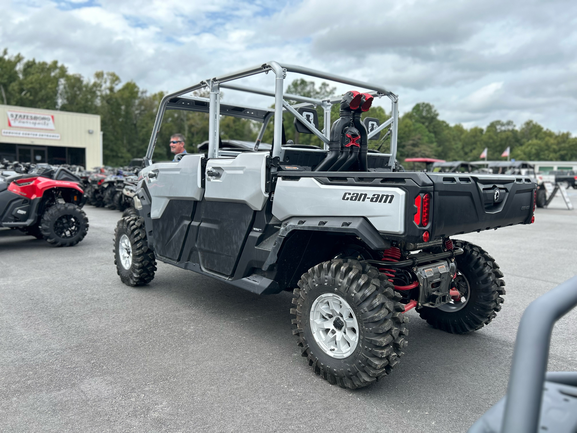 2024 Can-Am Defender MAX X MR With Half-Doors in Statesboro, Georgia - Photo 4