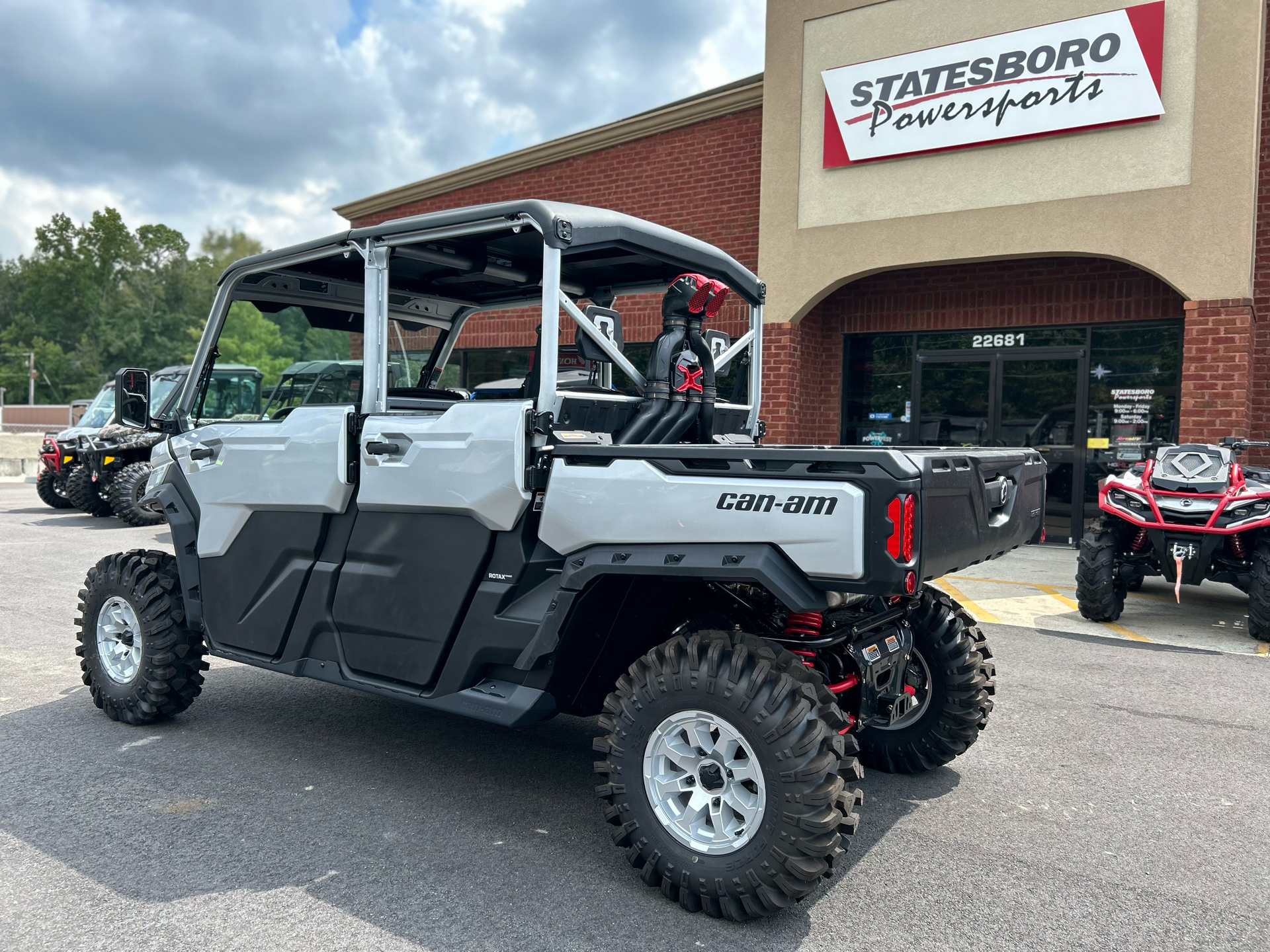 2024 Can-Am Defender MAX X MR With Half-Doors in Statesboro, Georgia - Photo 2