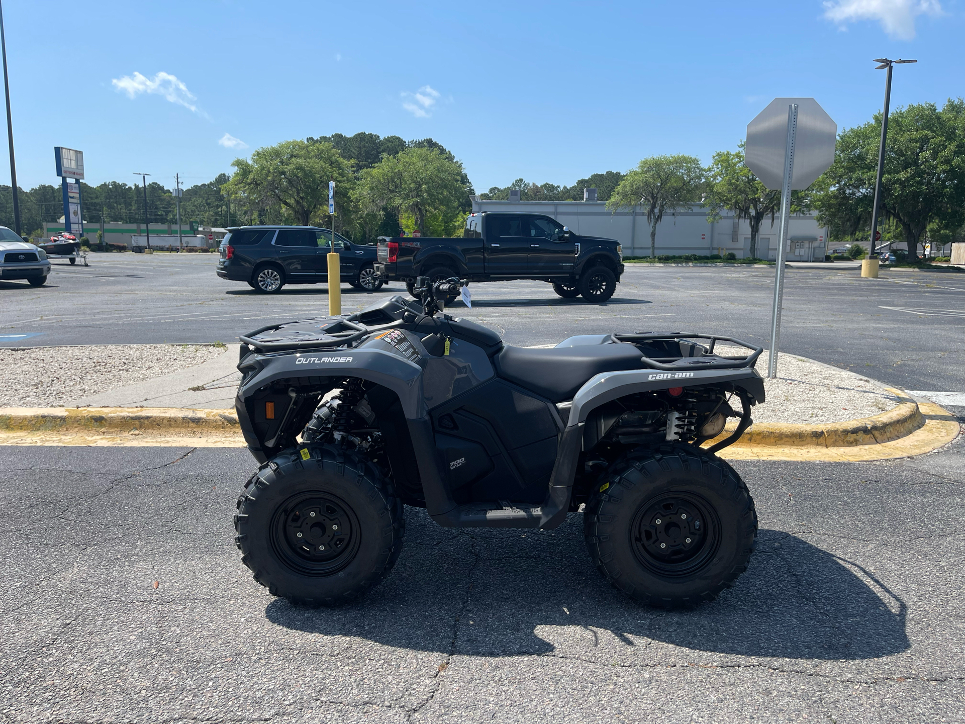 2024 Can-Am Outlander DPS 700 in Savannah, Georgia - Photo 2