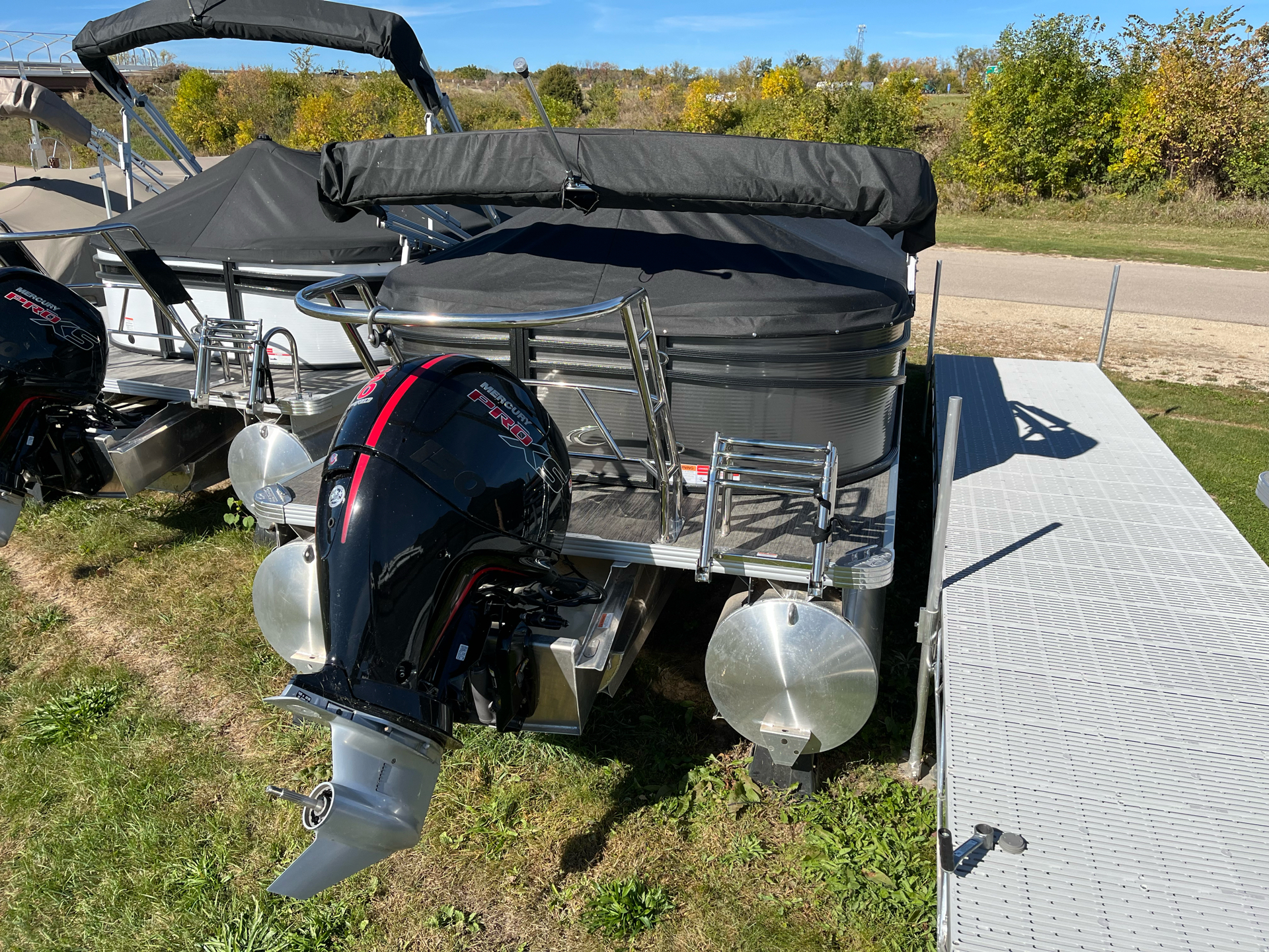 2023 Crest Classic LX 220 SLC in Edgerton, Wisconsin - Photo 2