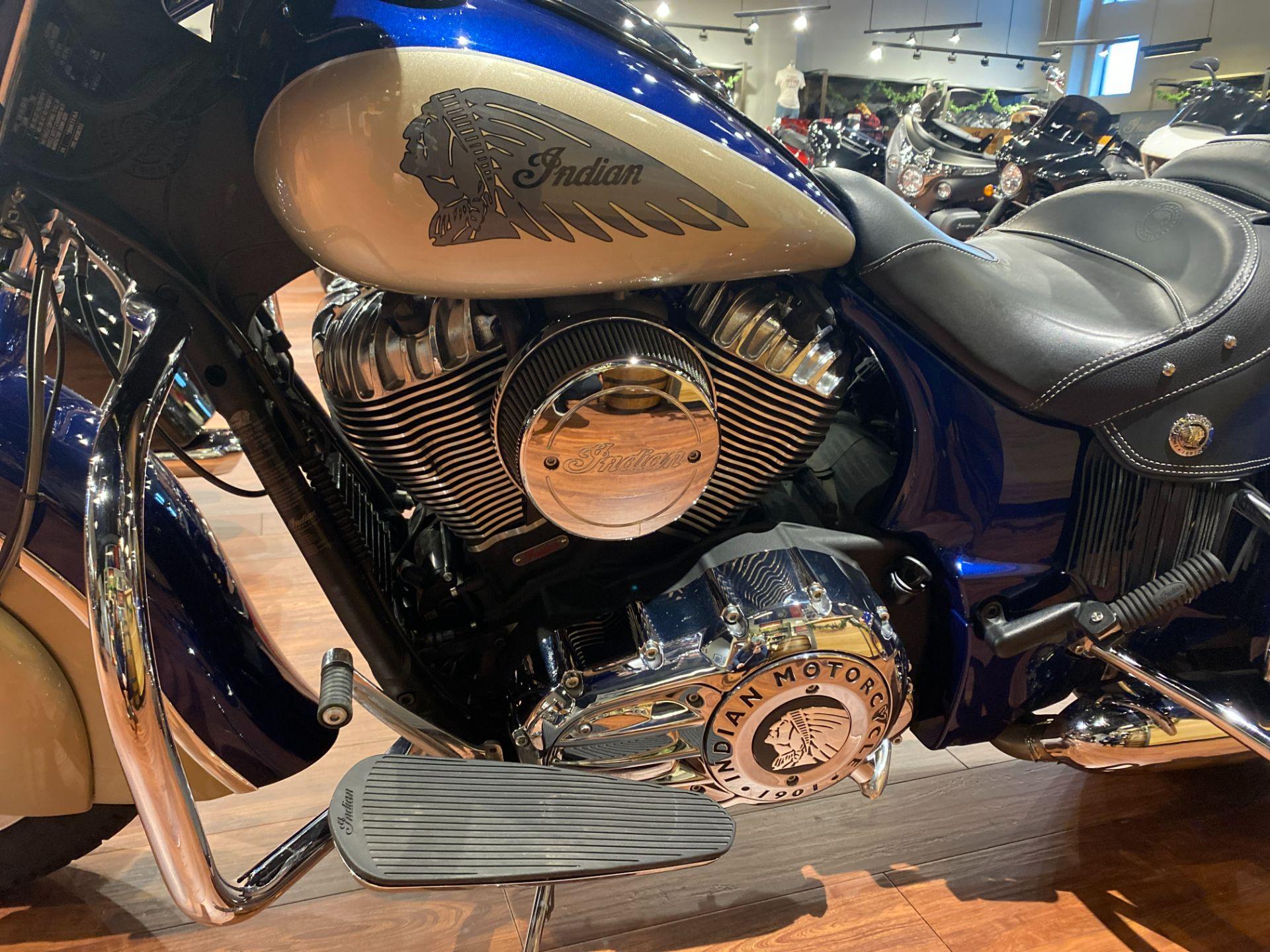 2020 Indian Chieftain® Classic in Elkhart, Indiana - Photo 2