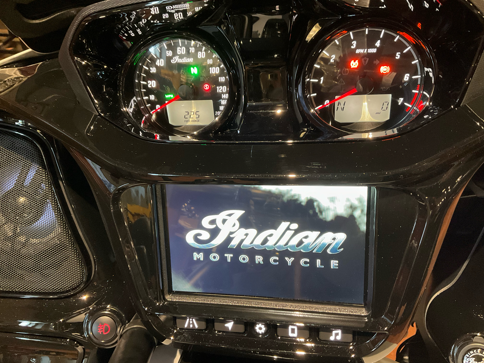 2024 Indian Motorcycle Pursuit® Dark Horse® Icon with PowerBand Audio Package in Elkhart, Indiana - Photo 5