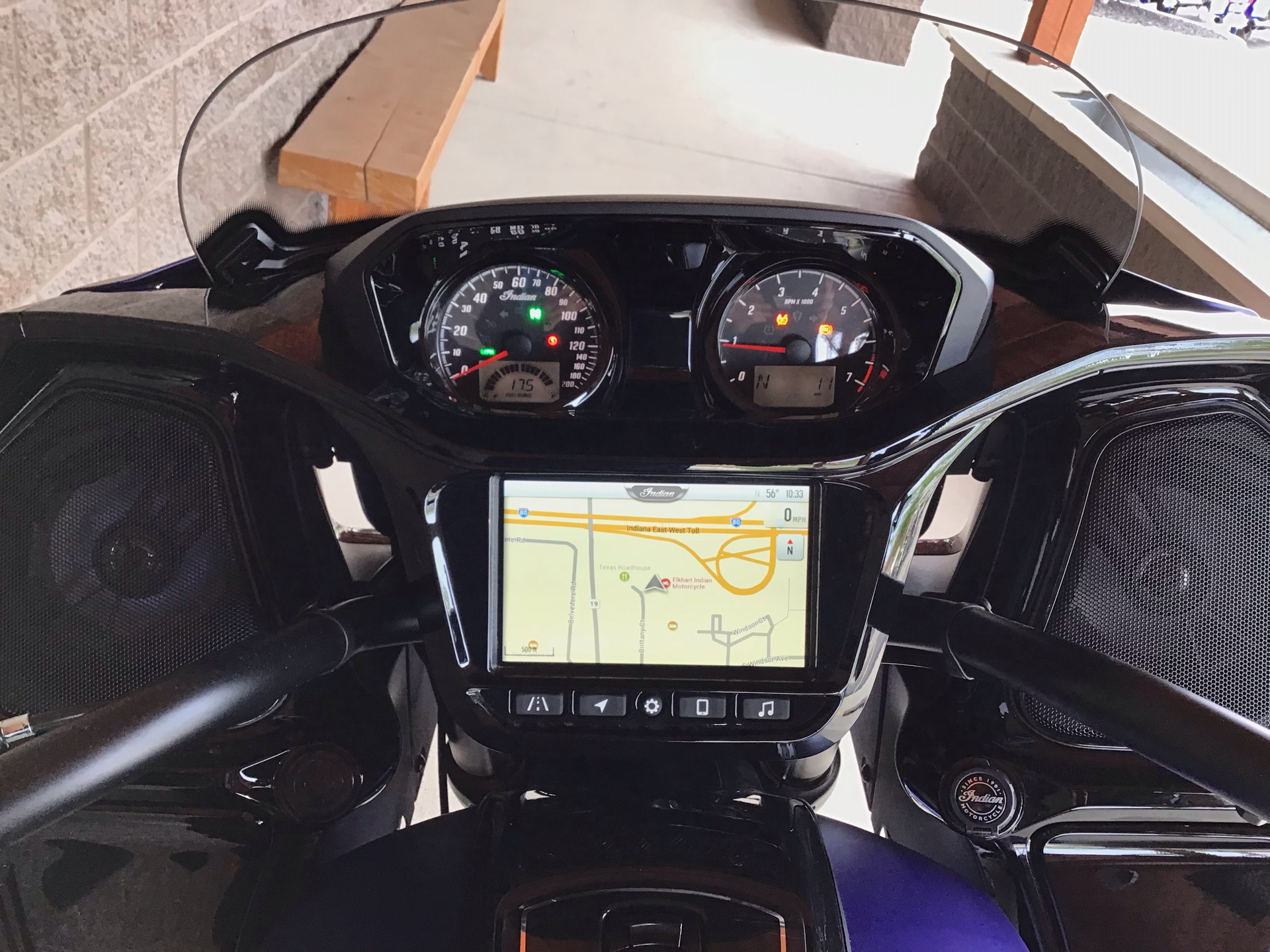 2024 Indian Motorcycle Challenger® Dark Horse® with PowerBand Audio Package in Elkhart, Indiana - Photo 8