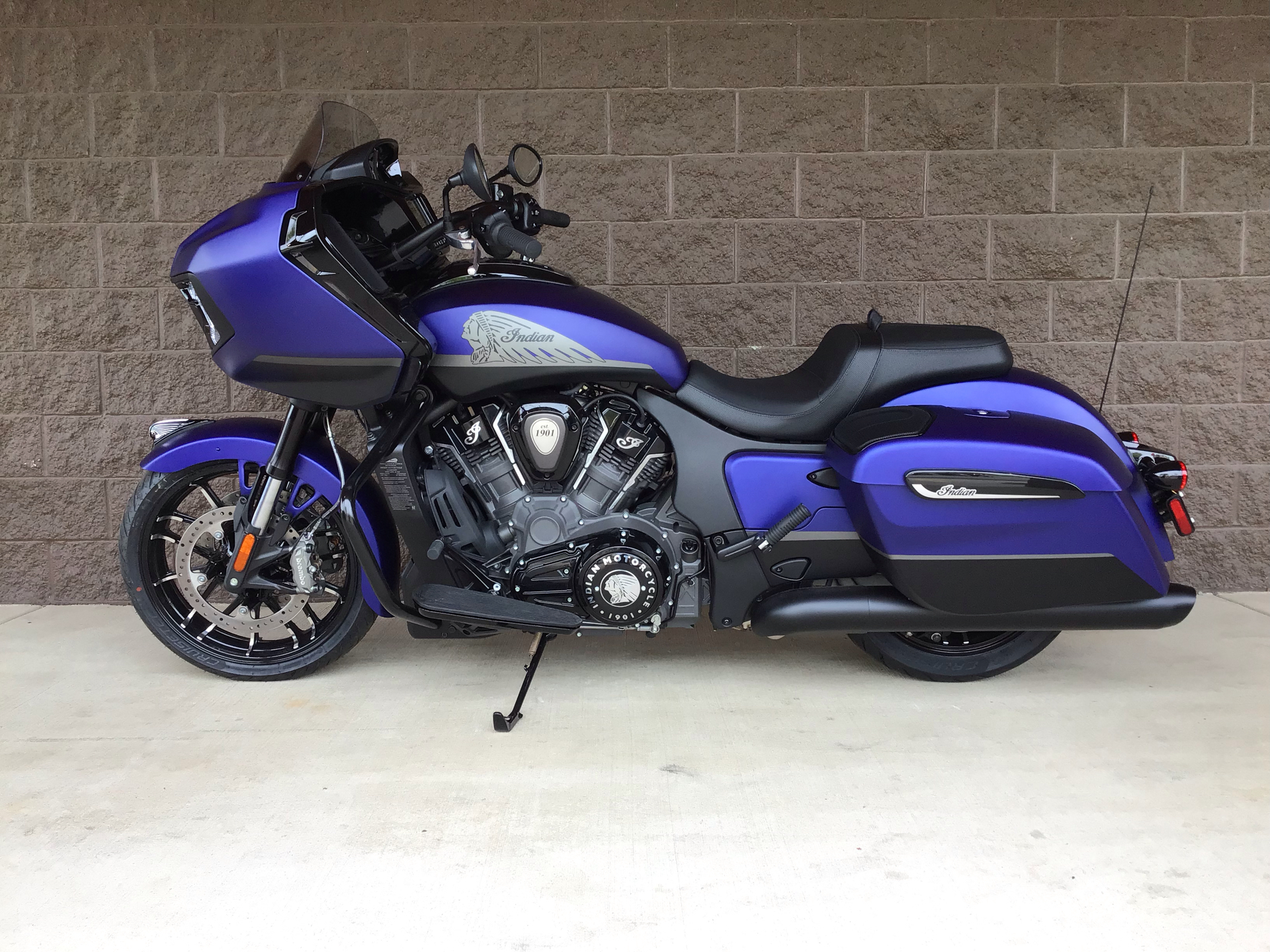 2024 Indian Motorcycle Challenger® Dark Horse® with PowerBand Audio Package in Elkhart, Indiana - Photo 2