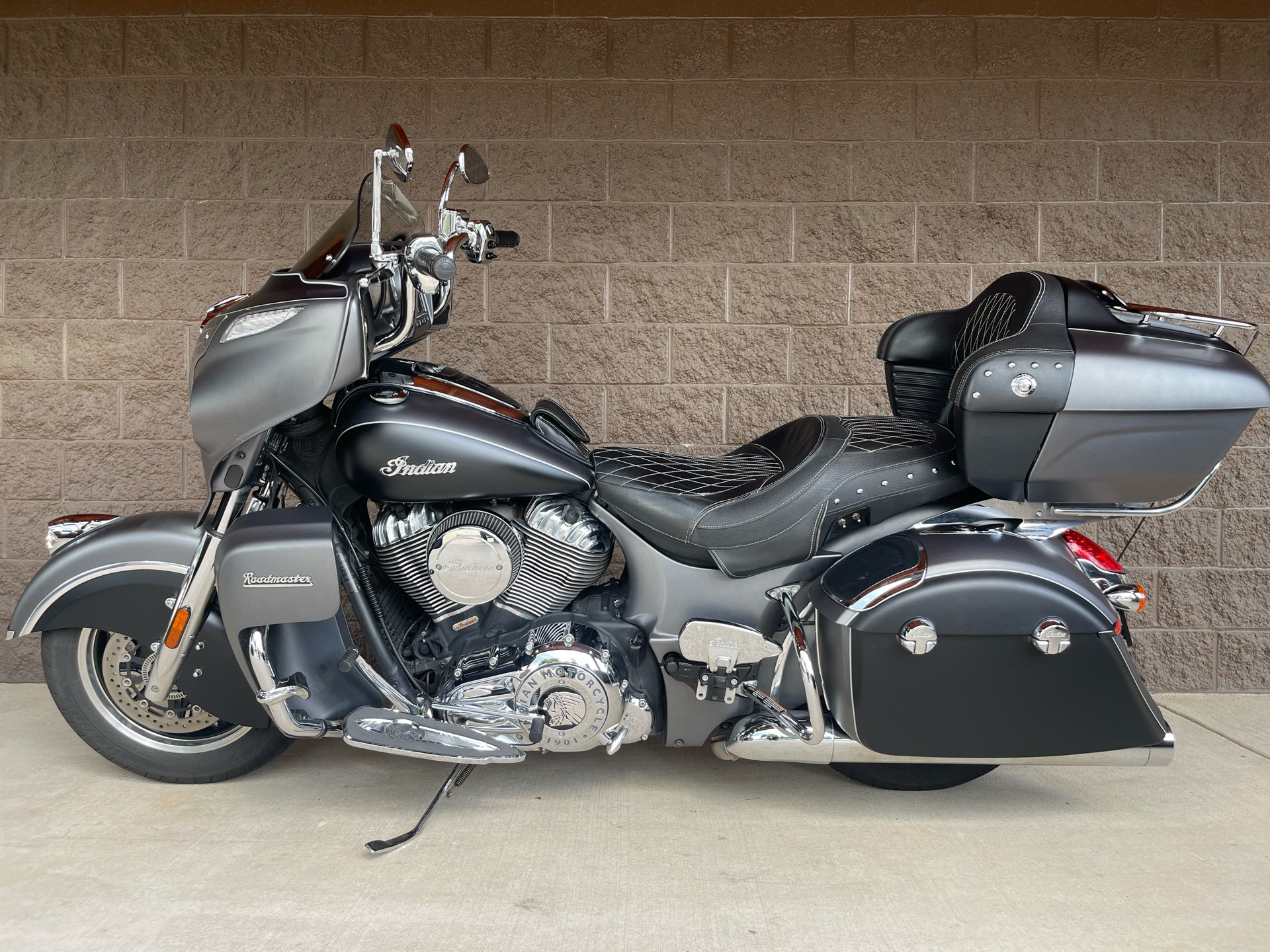 2019 Indian Motorcycle Roadmaster® ABS in Elkhart, Indiana - Photo 2