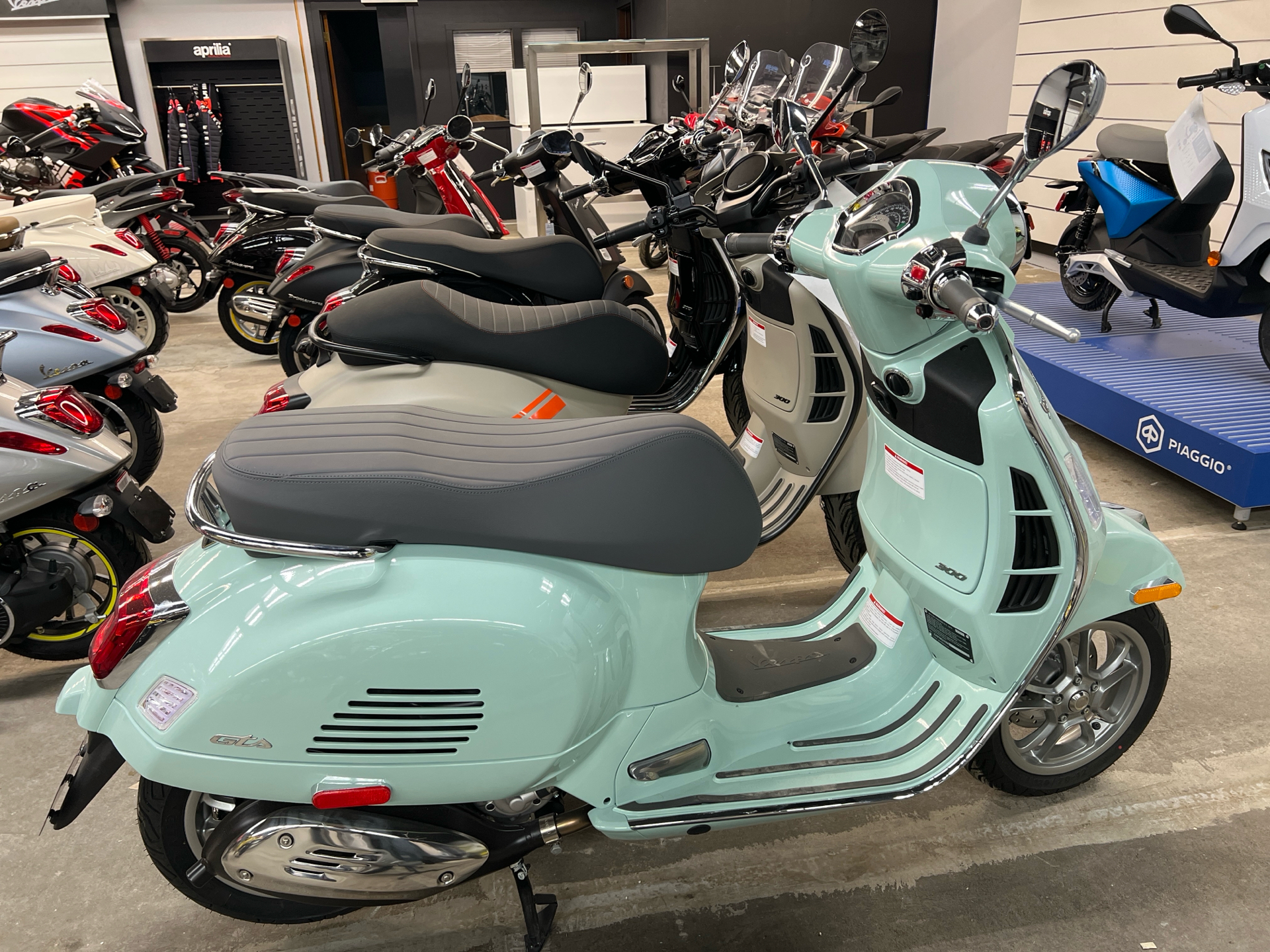 2024 Vespa GTS 300 in Williamson, New York - Photo 4