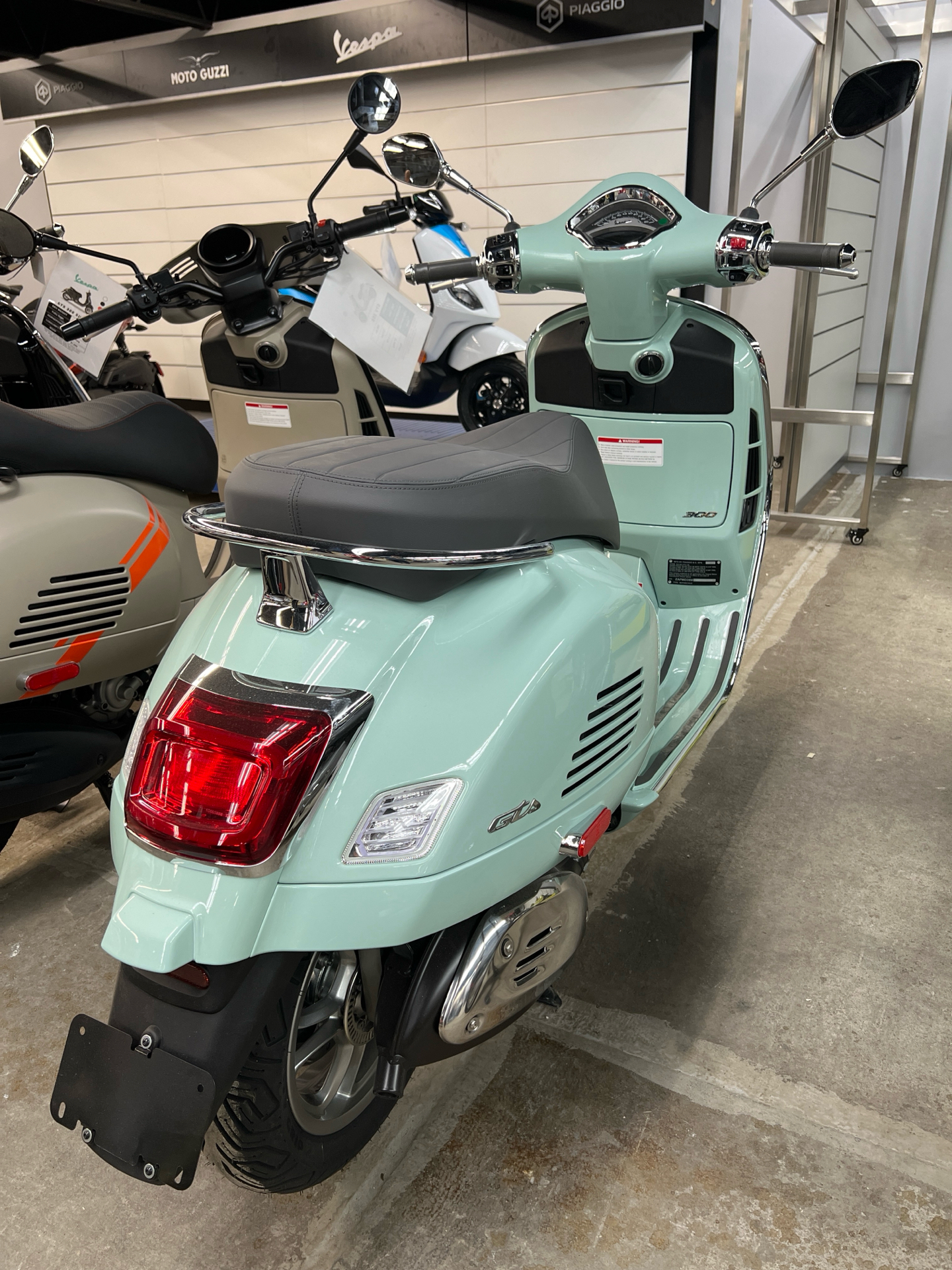 2024 Vespa GTS 300 in Williamson, New York - Photo 5