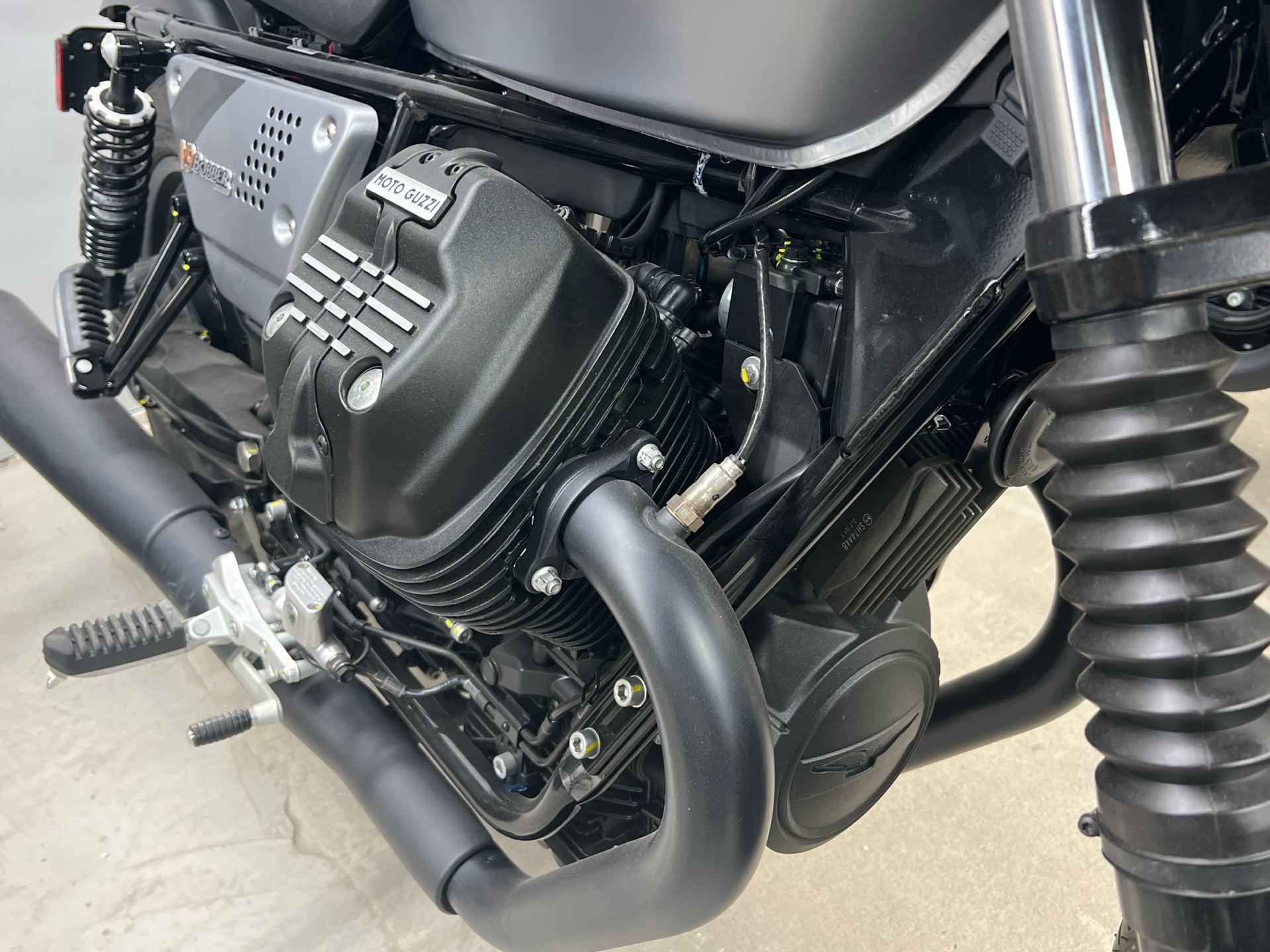 2023 Moto Guzzi V9 Bobber Special Edition in Williamson, New York - Photo 7