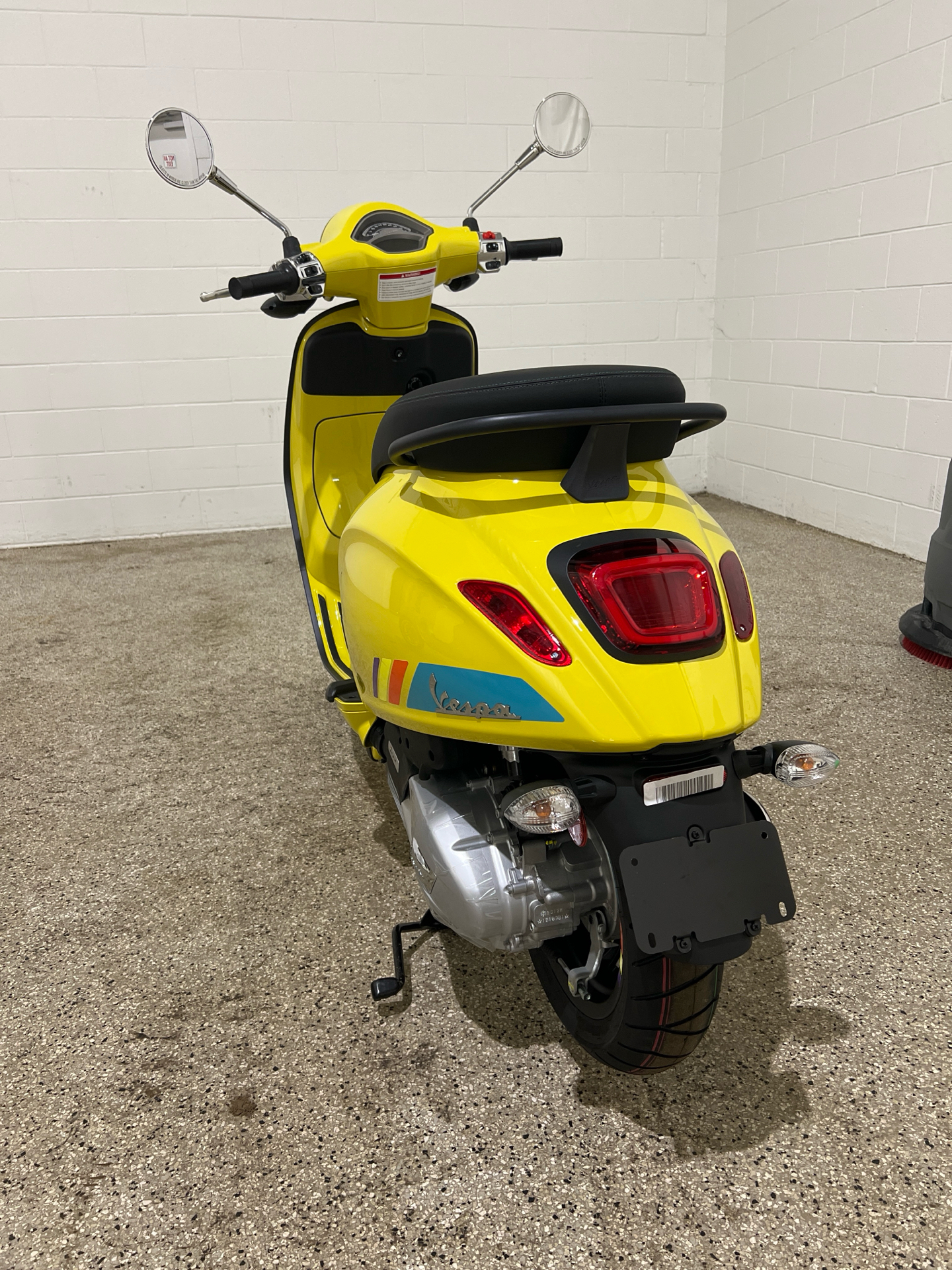 2024 Vespa Primavera 150 S in Williamson, New York - Photo 3