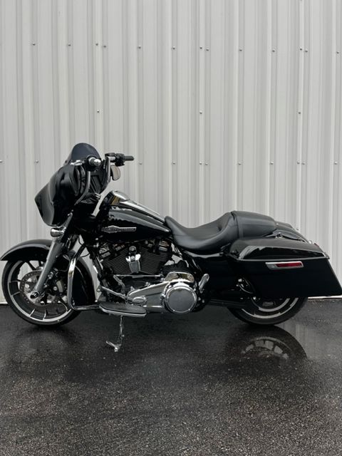 2021 Harley-Davidson Street Glide® in Clarksville, Tennessee - Photo 2