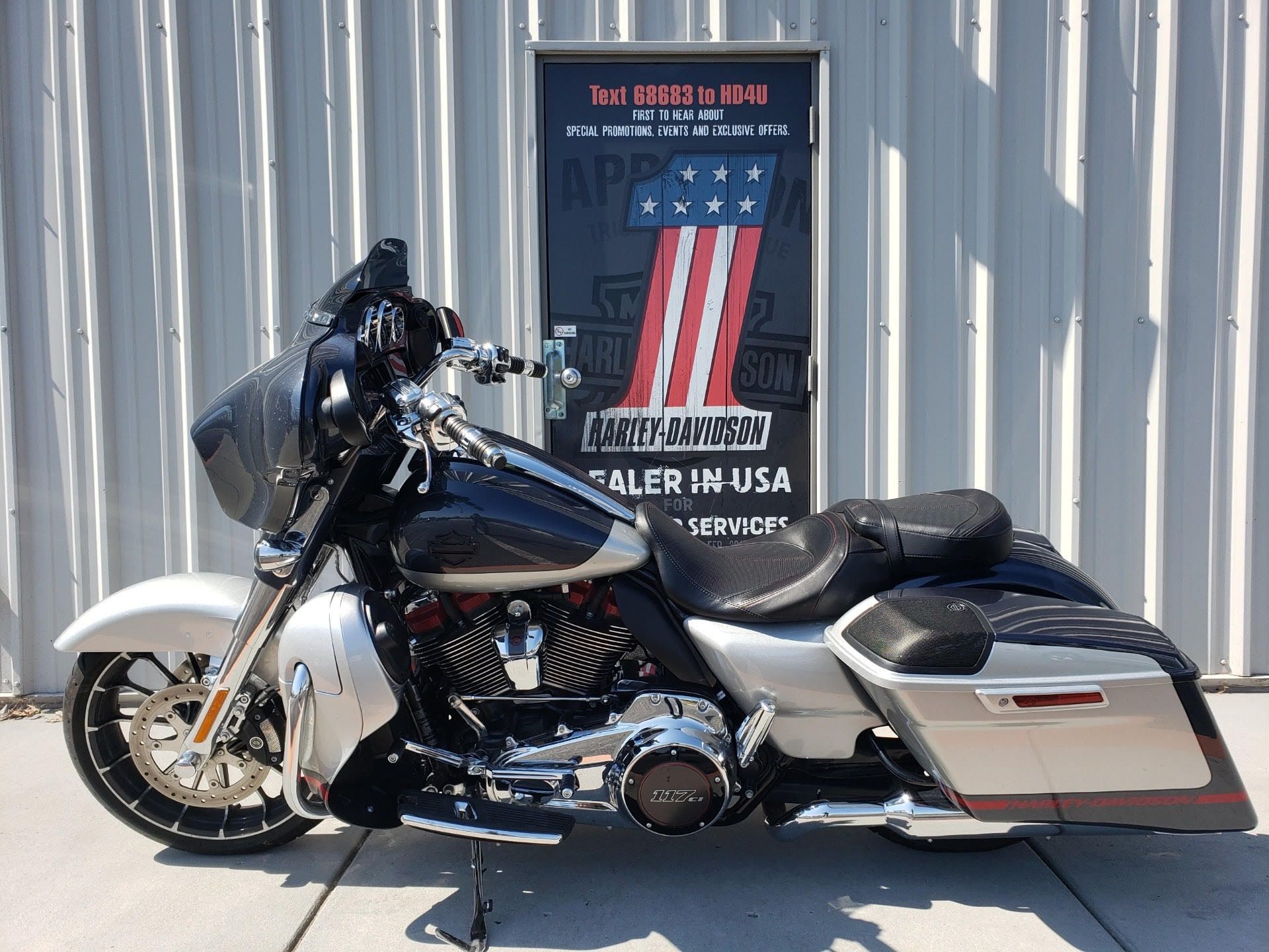 2019 Harley-Davidson CVO™ Street Glide® in Clarksville, Tennessee - Photo 2
