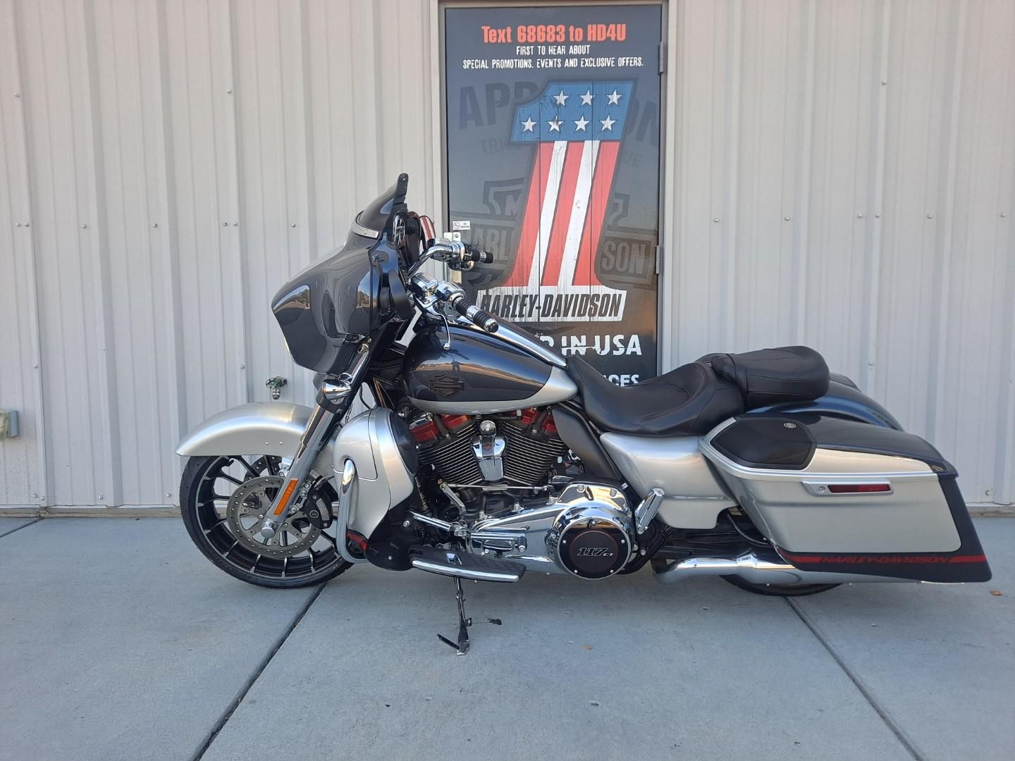 2019 Harley-Davidson CVO™ Street Glide® in Clarksville, Tennessee - Photo 3
