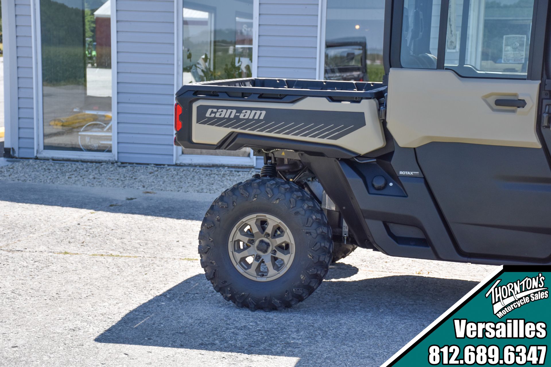 2024 Can-Am Defender MAX Limited in Versailles, Indiana - Photo 3