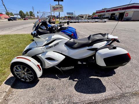 2013 Can-Am Spyder® ST-S SE5 in Madison, Indiana - Photo 5