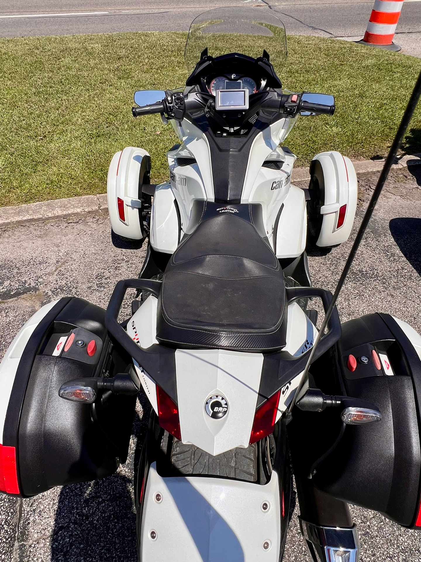 2013 Can-Am Spyder® ST-S SE5 in Madison, Indiana - Photo 9