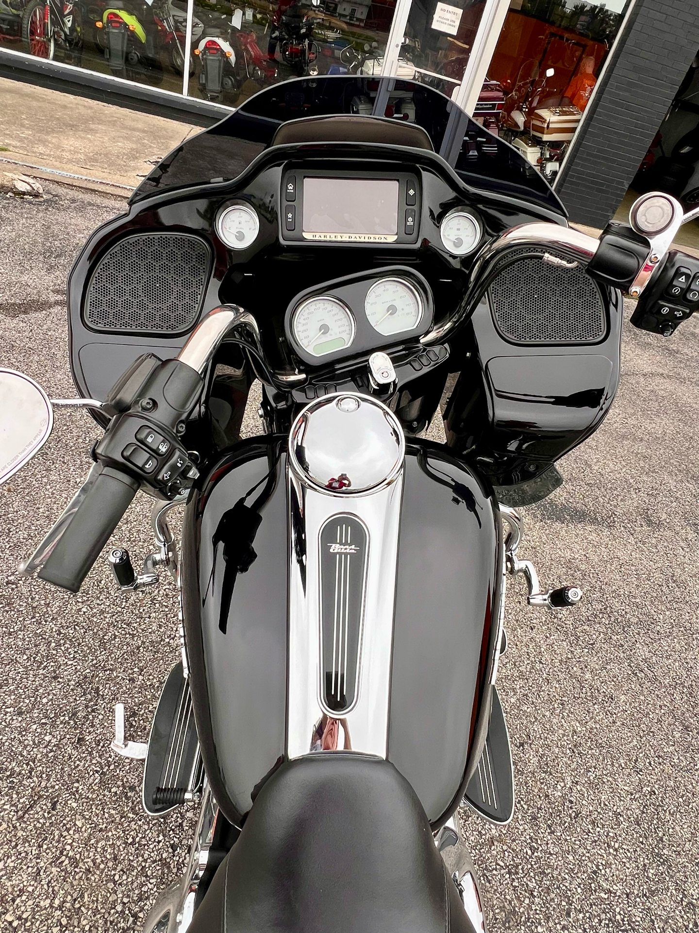 2017 Harley-Davidson Road Glide® Special in Madison, Indiana - Photo 10