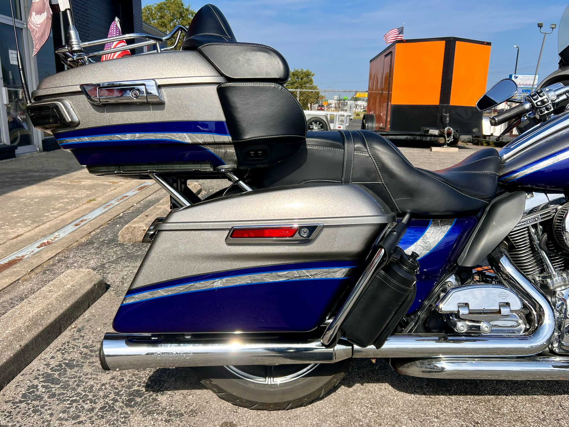 2016 Harley-Davidson CVO™ Limited in Madison, Indiana - Photo 2