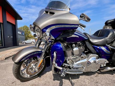 2016 Harley-Davidson CVO™ Limited in Madison, Indiana - Photo 8