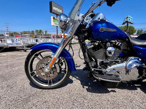 2015 Harley-Davidson Freewheeler™ in Madison, Indiana - Photo 2