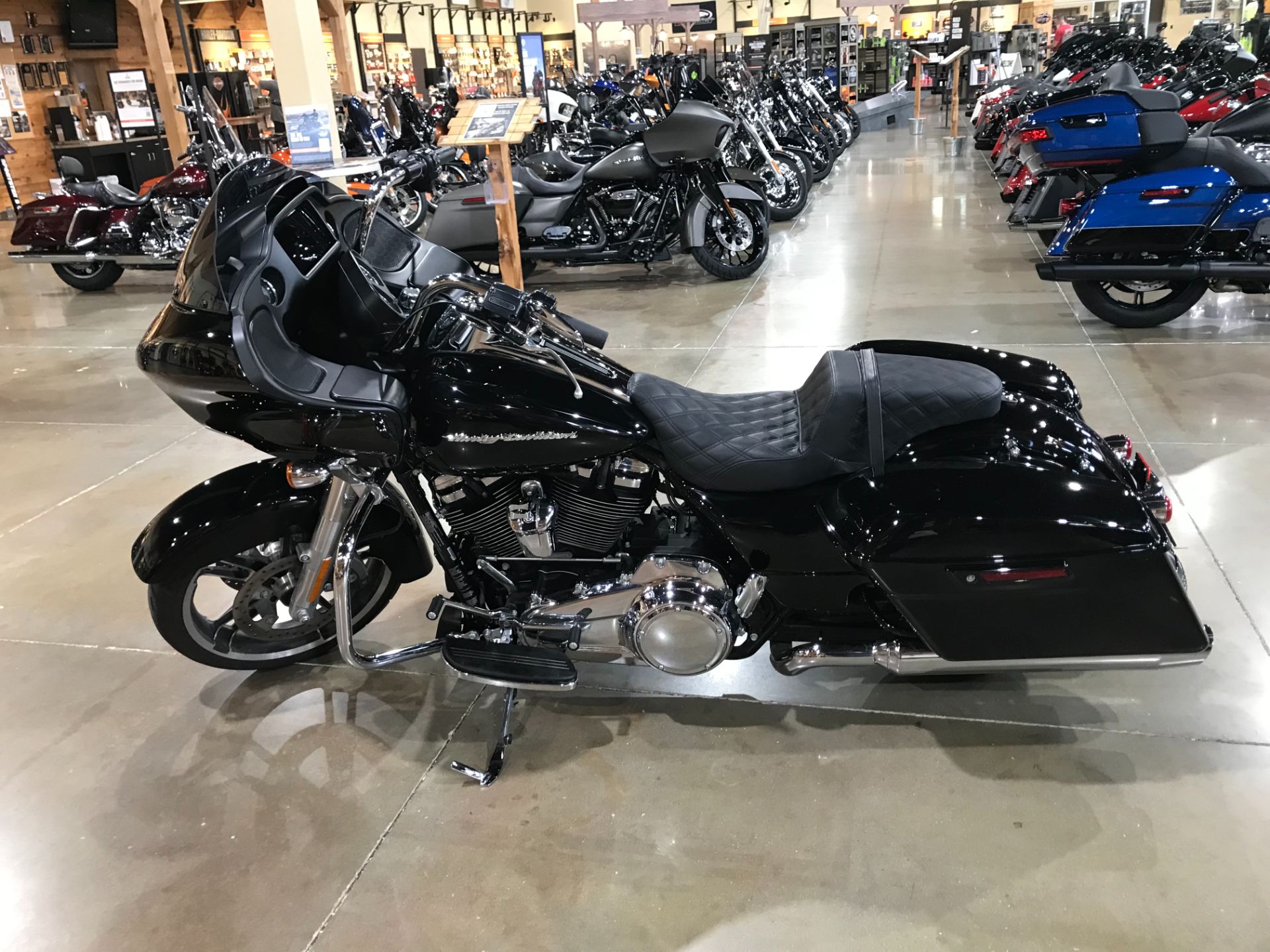 2019 Harley-Davidson Road Glide® in Kingwood, Texas - Photo 3
