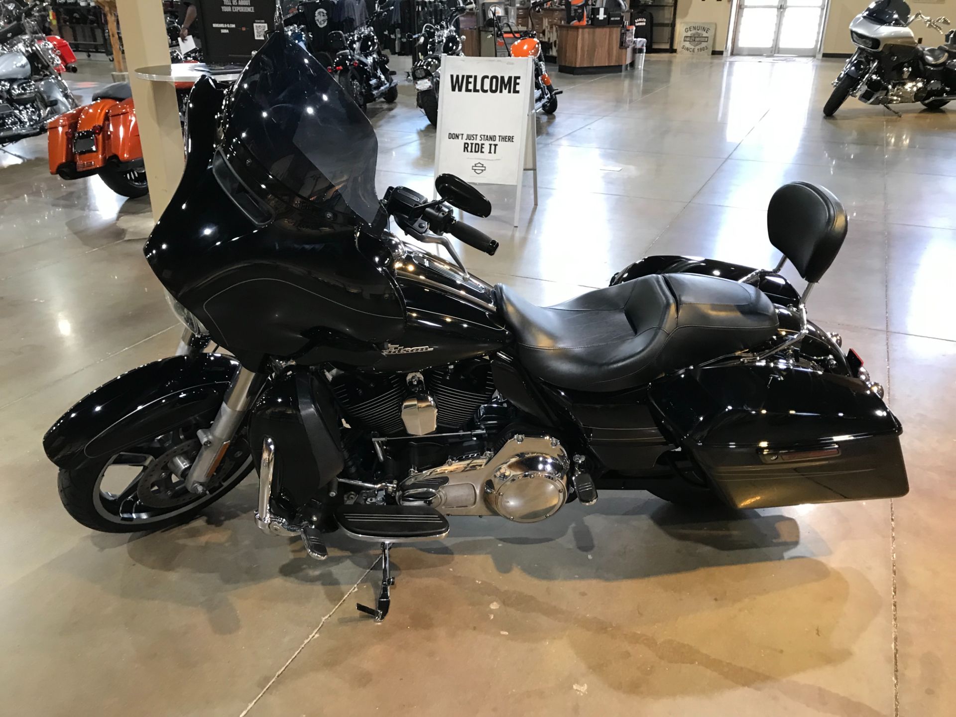 2016 Harley-Davidson Street Glide® Special in Kingwood, Texas - Photo 3