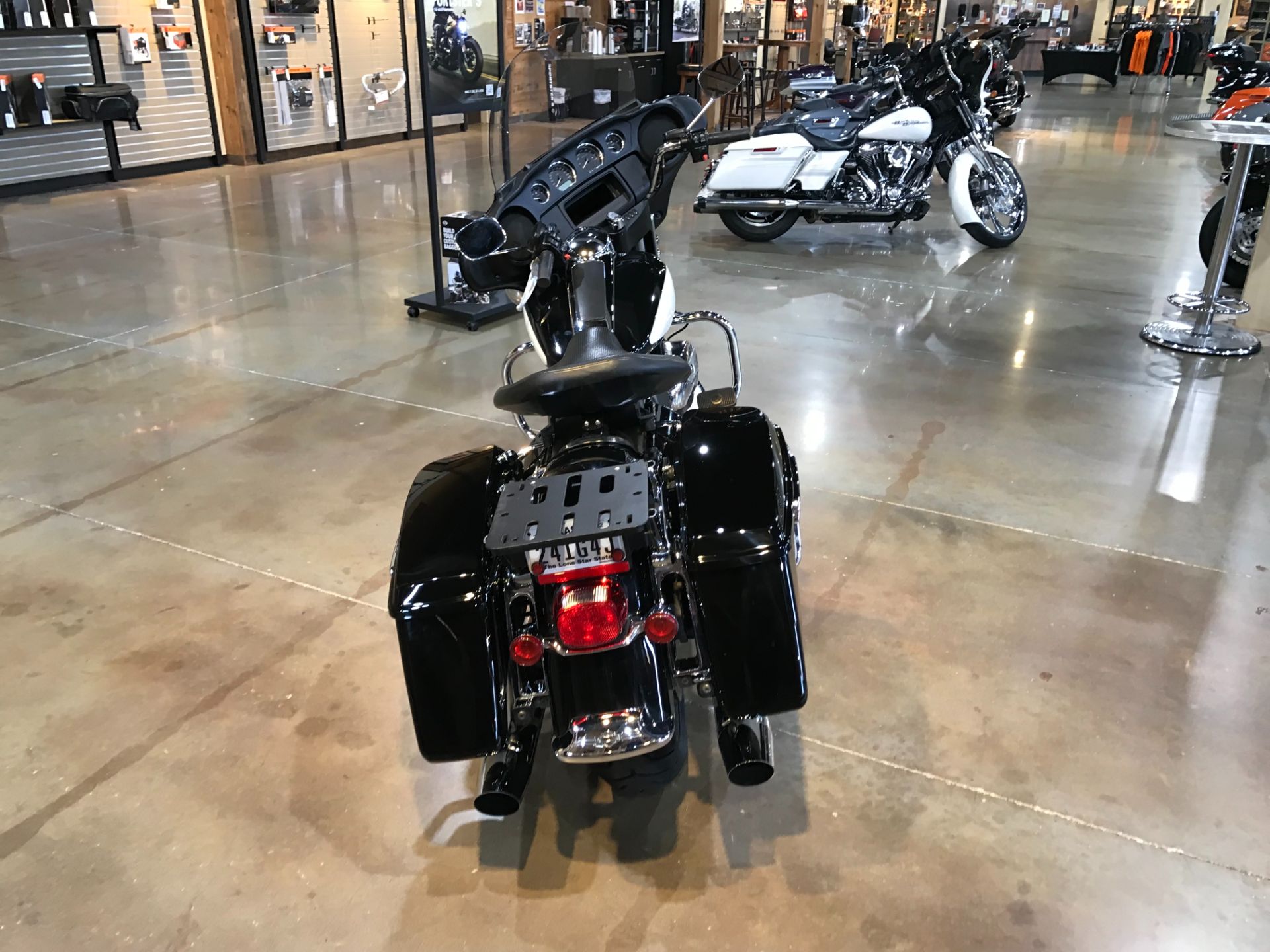 2017 Harley-Davidson Ultra Classic in Kingwood, Texas - Photo 2