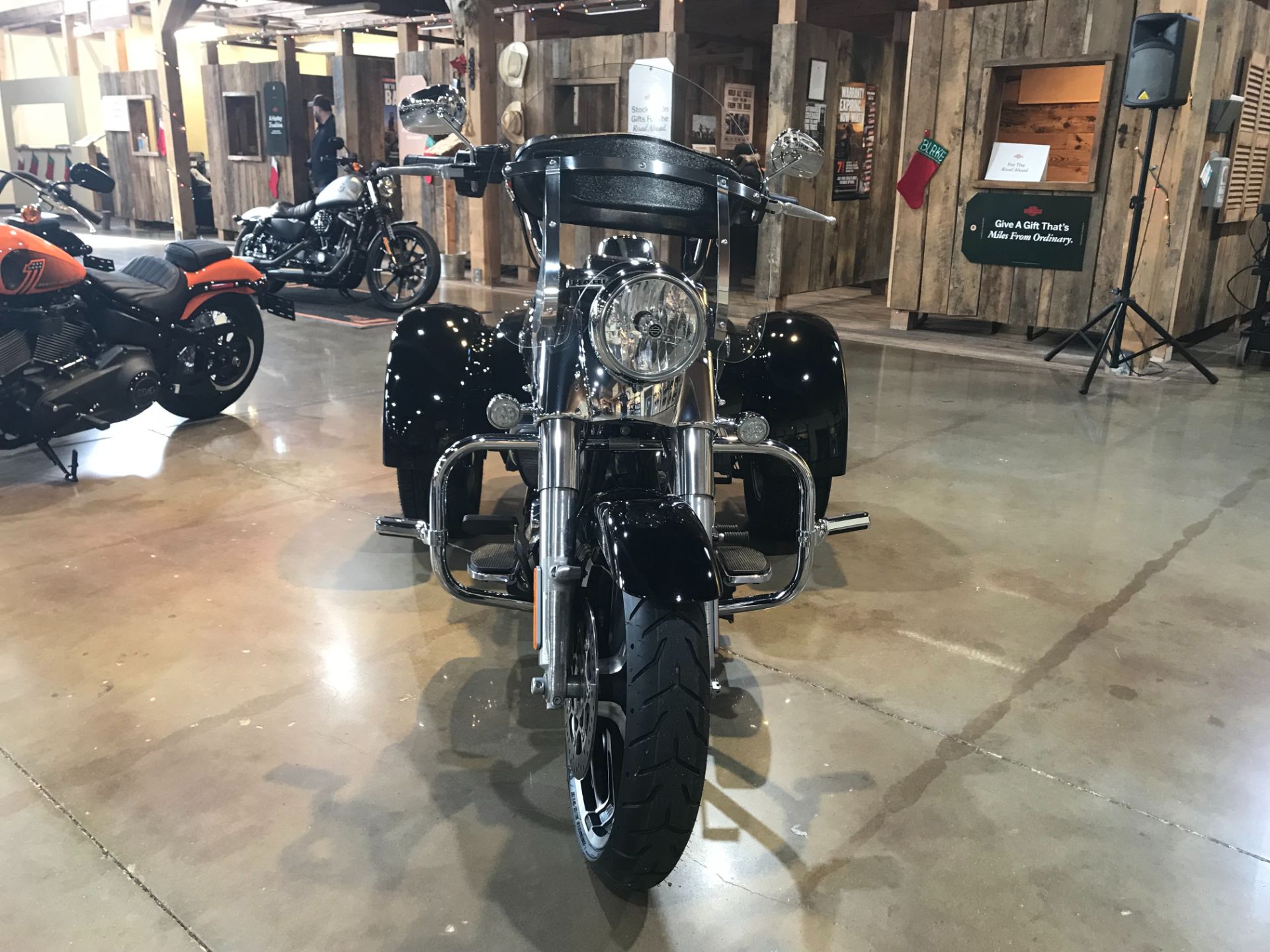 2018 Harley-Davidson Freewheeler® in Kingwood, Texas - Photo 2