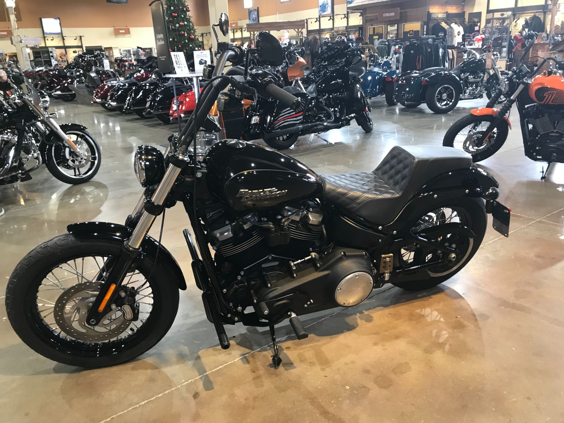 2018 Harley-Davidson Street Bob® 107 in Kingwood, Texas - Photo 3