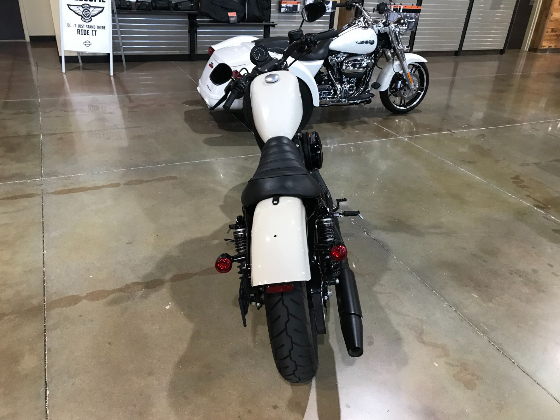 2022 Harley-Davidson Iron 883™ in Kingwood, Texas - Photo 2