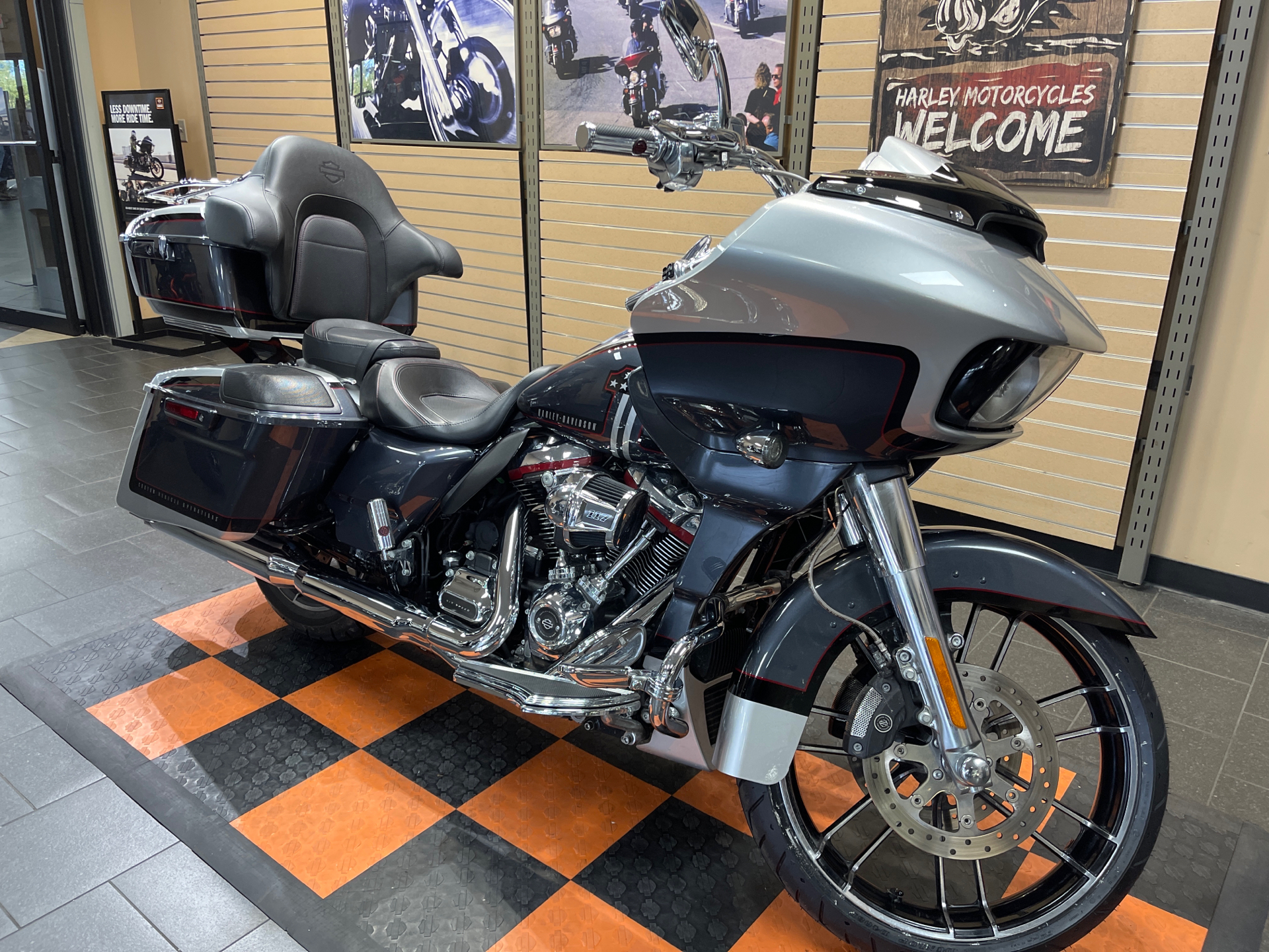 2019 Harley-Davidson CVO™ Road Glide® in The Woodlands, Texas - Photo 2