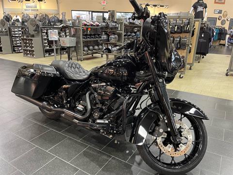 2018 Harley-Davidson Street Glide® Special in The Woodlands, Texas - Photo 2