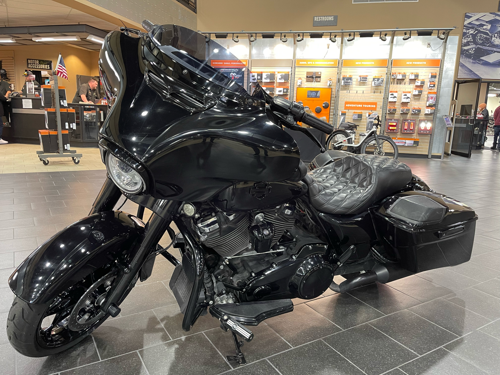 2018 Harley-Davidson Street Glide® Special in The Woodlands, Texas - Photo 3