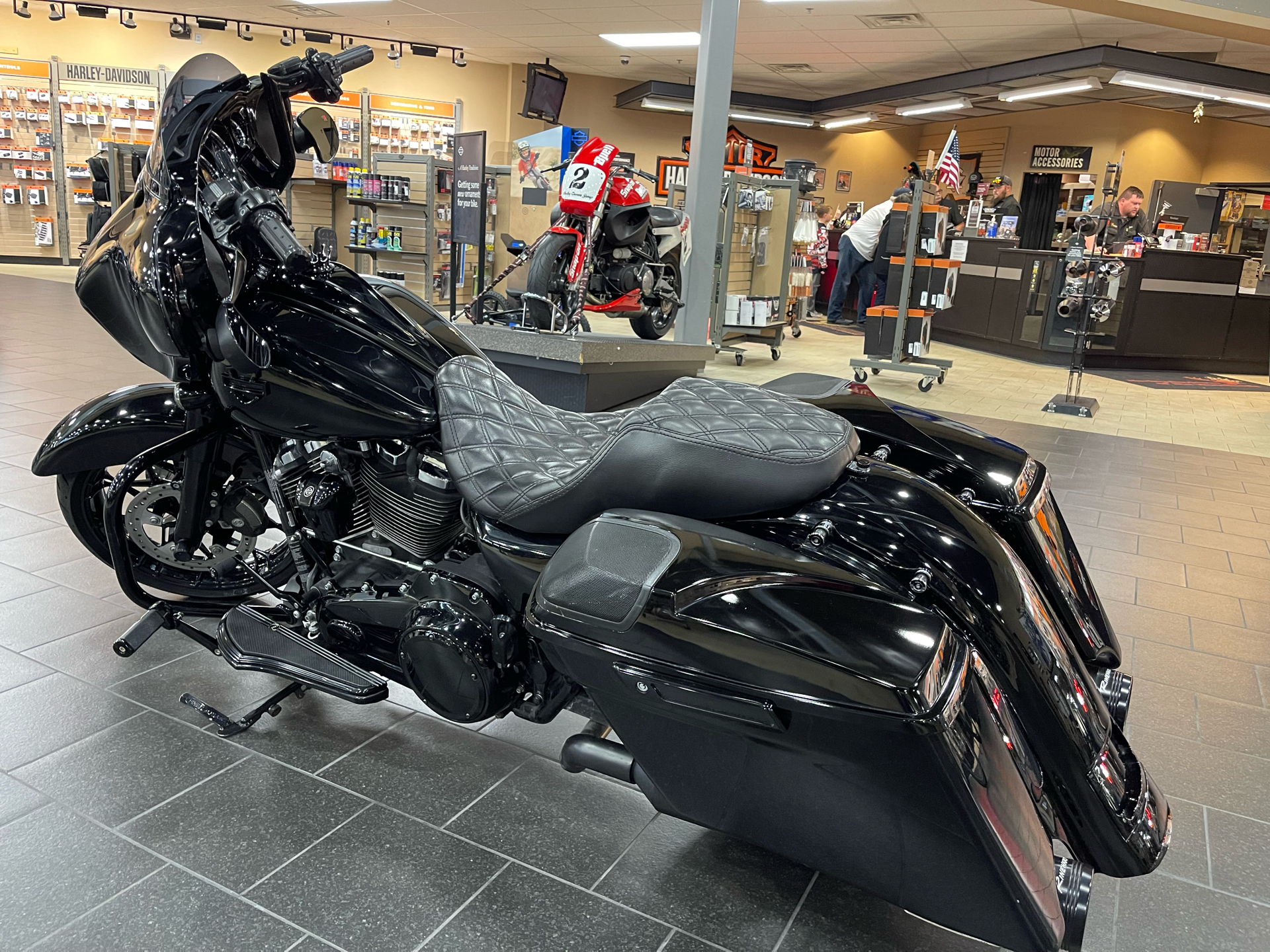 2018 Harley-Davidson Street Glide® Special in The Woodlands, Texas - Photo 4