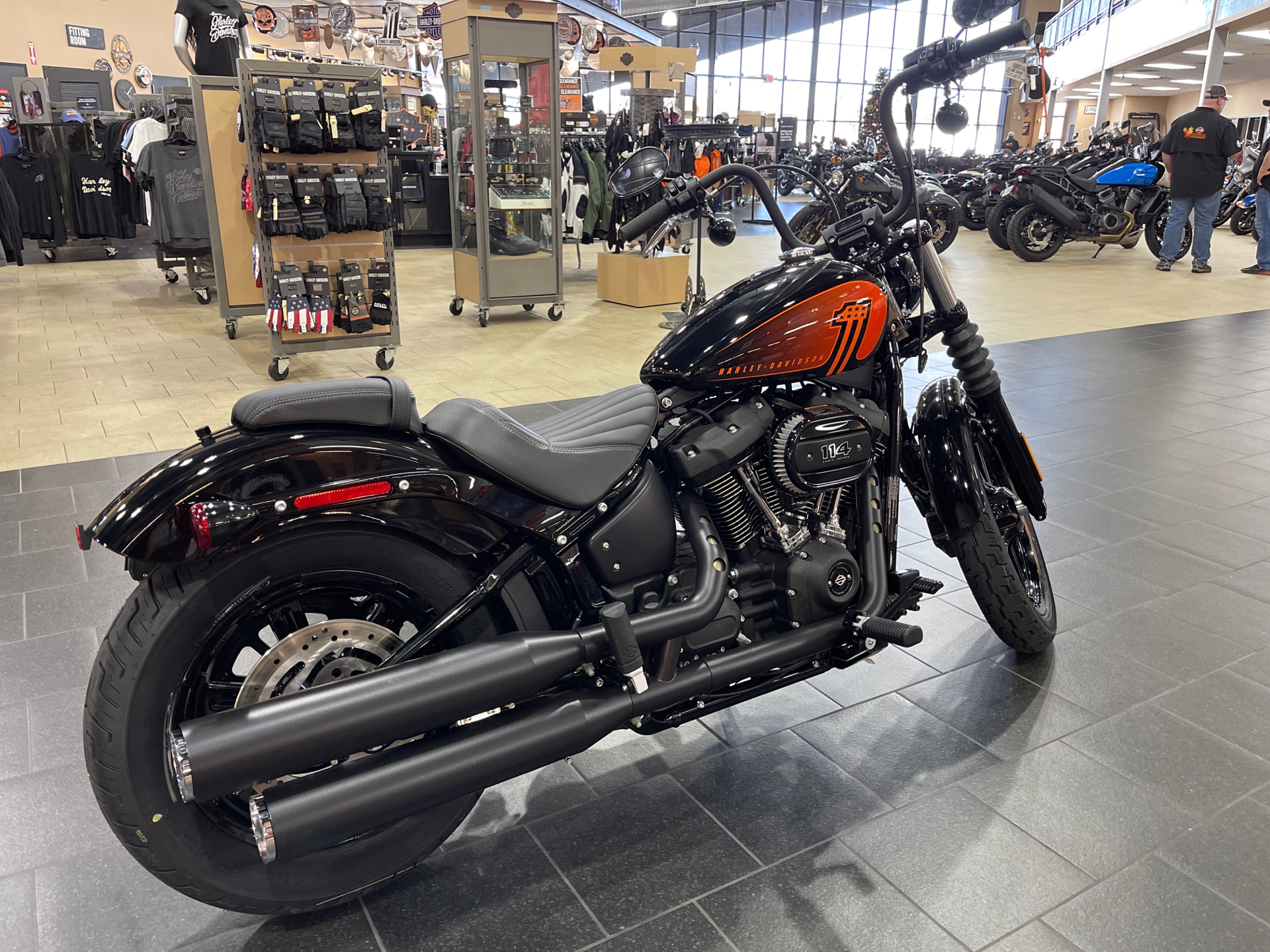 2023 Harley-Davidson Street Bob® 114 in The Woodlands, Texas - Photo 6