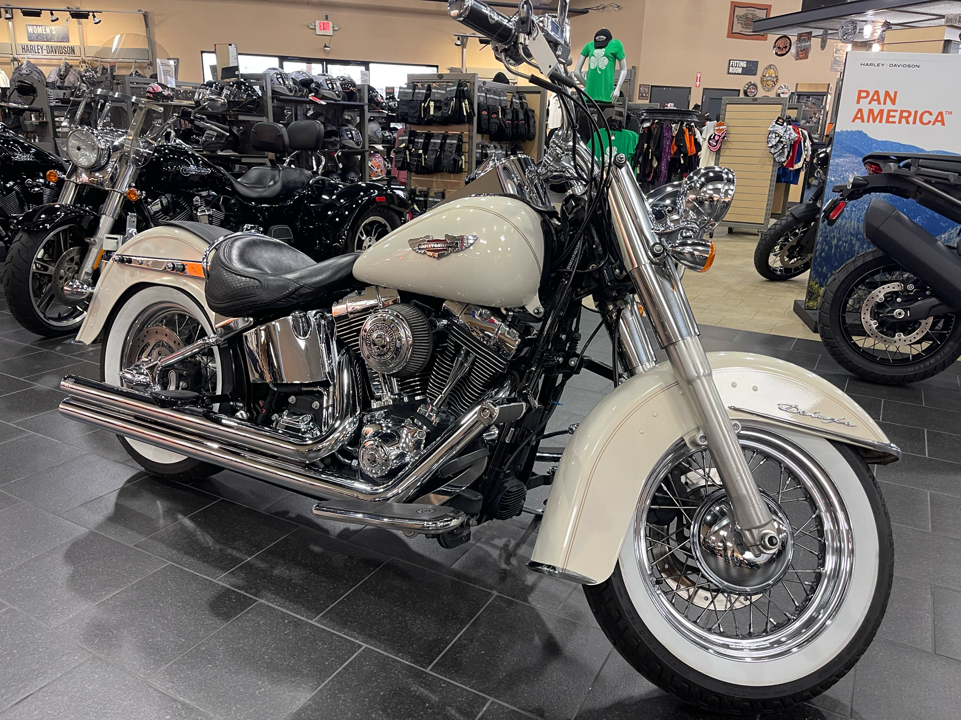 2014 Harley-Davidson Softail® Deluxe in The Woodlands, Texas - Photo 2