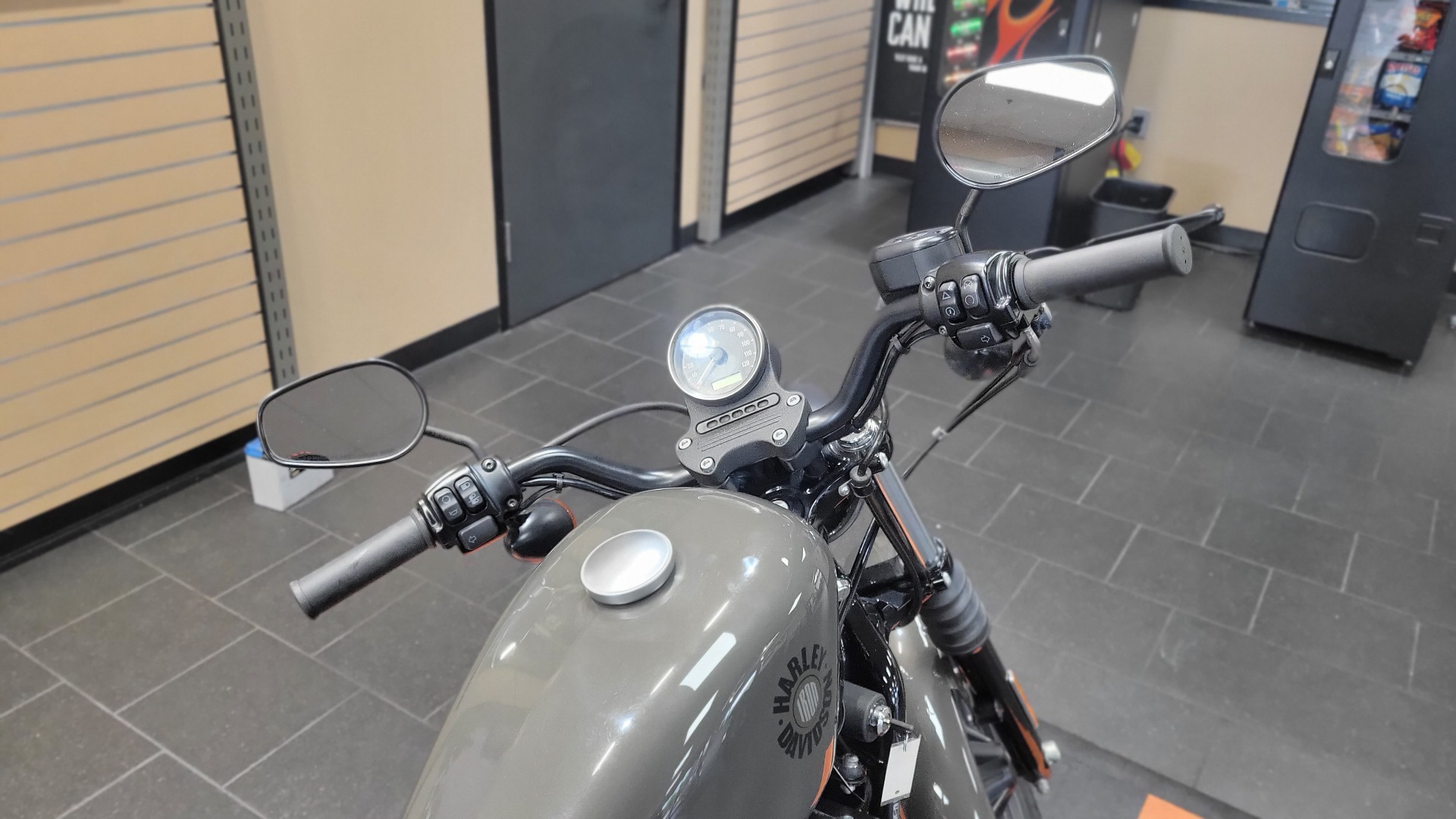 2019 Harley-Davidson Iron 883™ in The Woodlands, Texas - Photo 9
