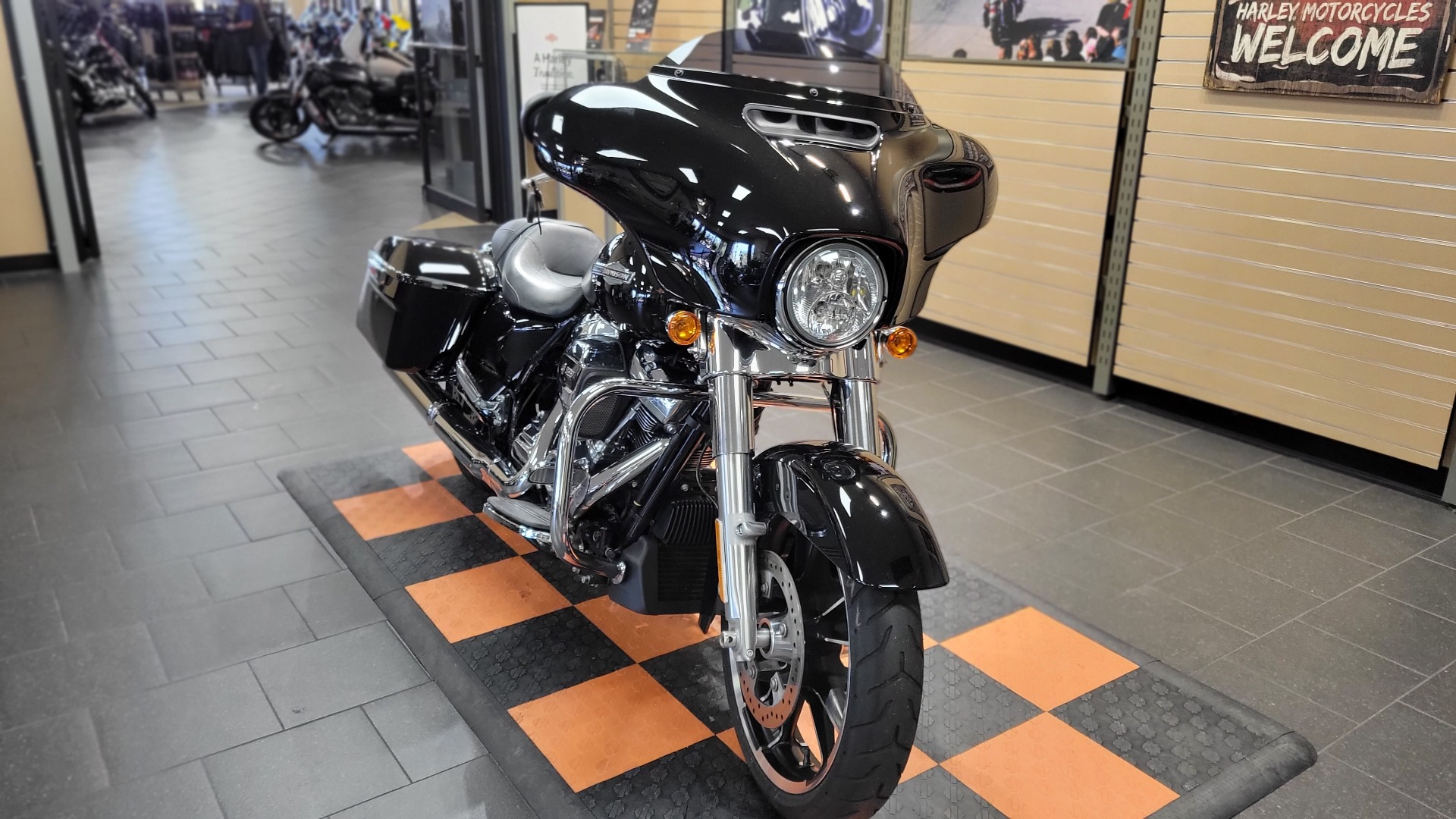 2021 Harley-Davidson Street Glide® in The Woodlands, Texas - Photo 2