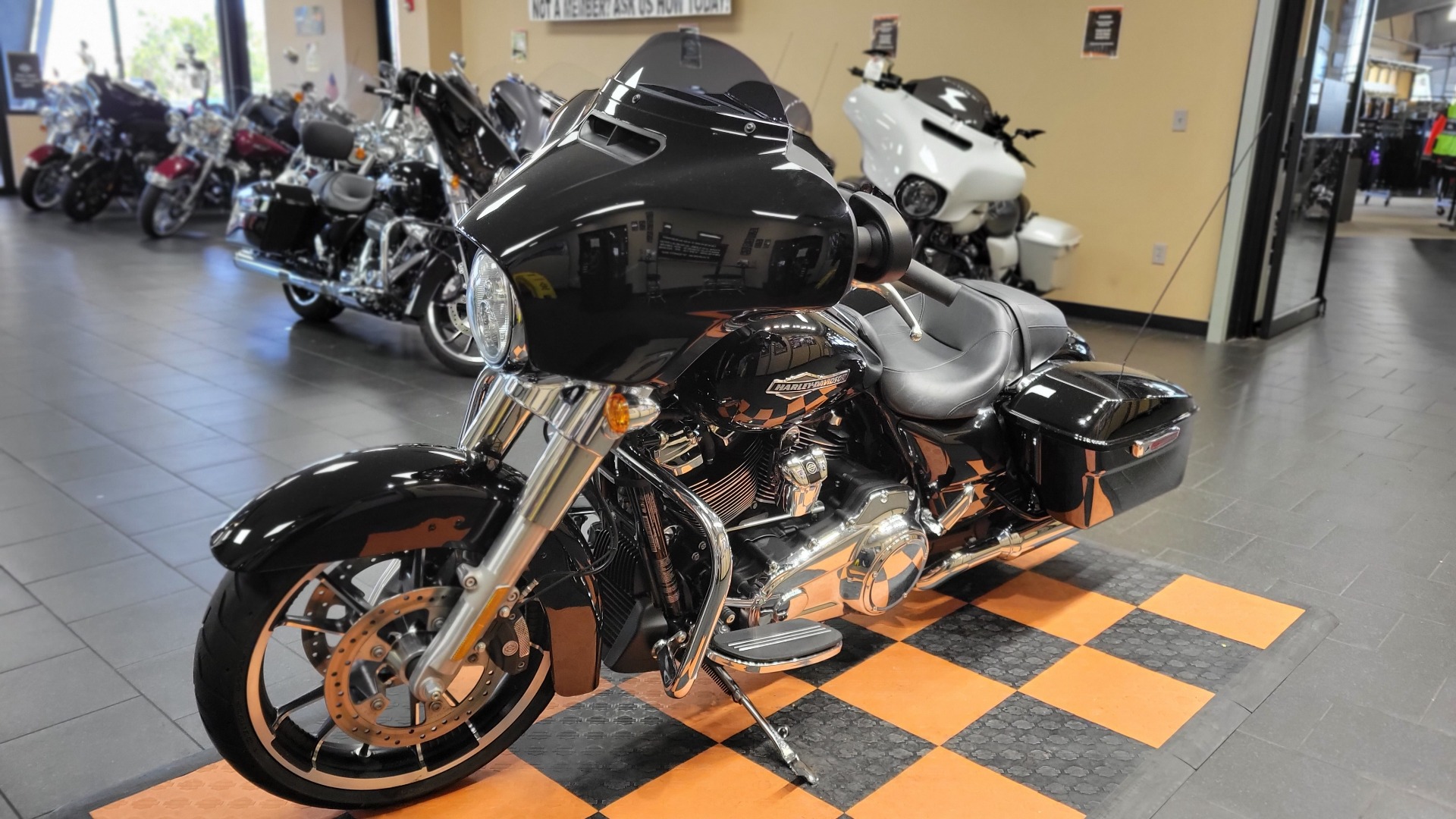2021 Harley-Davidson Street Glide® in The Woodlands, Texas - Photo 3