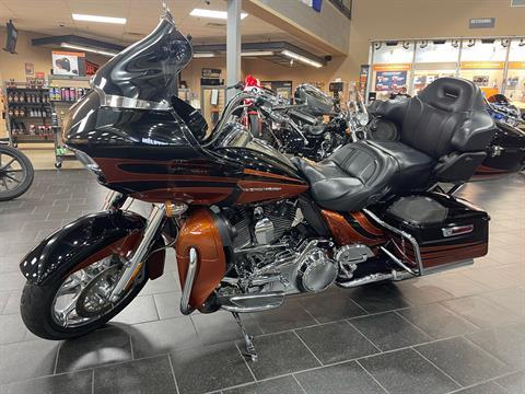 2015 Harley-Davidson CVO™ Road Glide® Ultra in The Woodlands, Texas - Photo 3