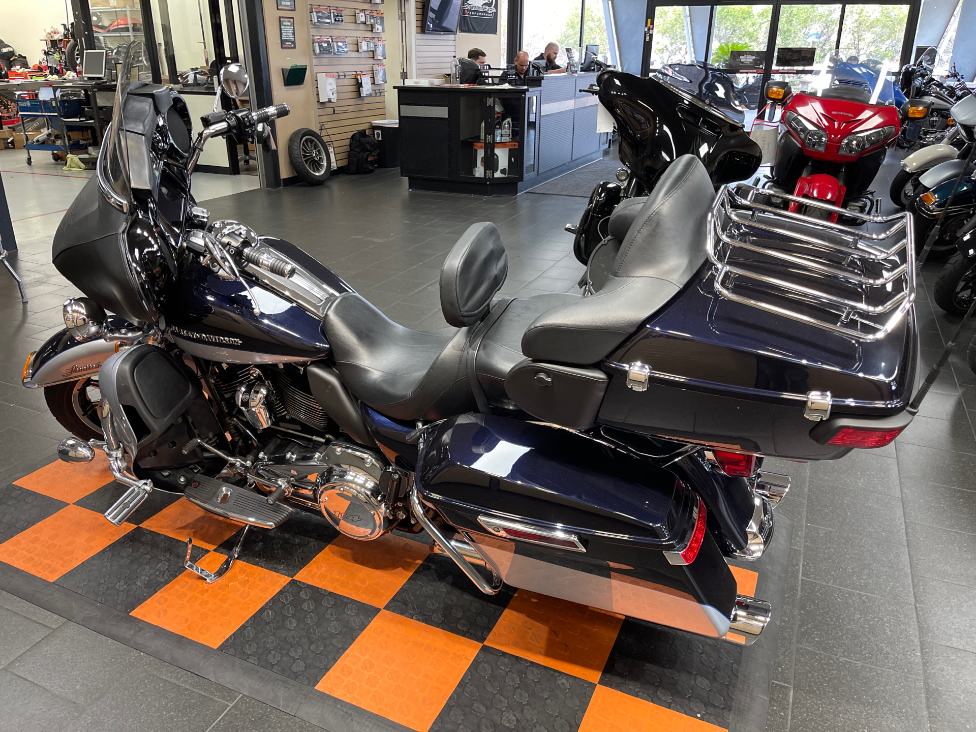 2019 Harley-Davidson Ultra Limited Low in The Woodlands, Texas - Photo 4