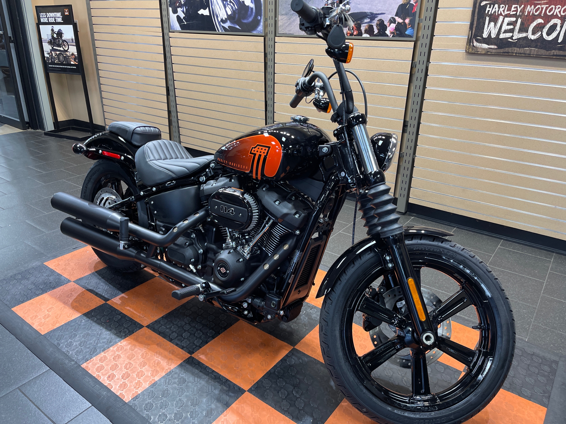 2022 Harley-Davidson Street Bob® 114 in The Woodlands, Texas - Photo 2