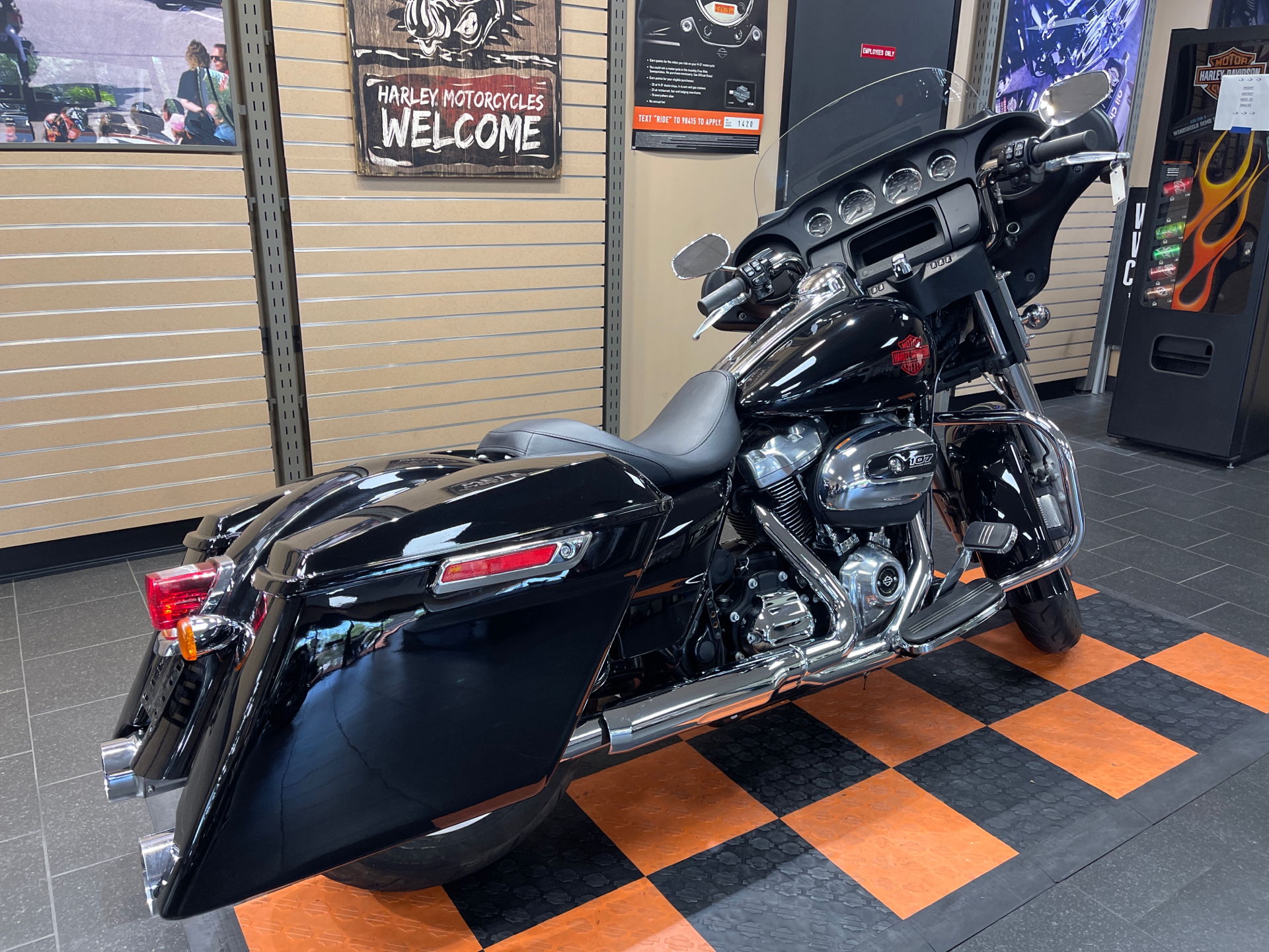 2020 Harley-Davidson Electra Glide® Standard in The Woodlands, Texas - Photo 6