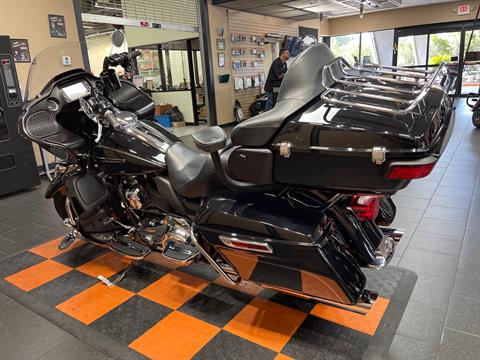 2017 Harley-Davidson Road Glide® Ultra in The Woodlands, Texas - Photo 5