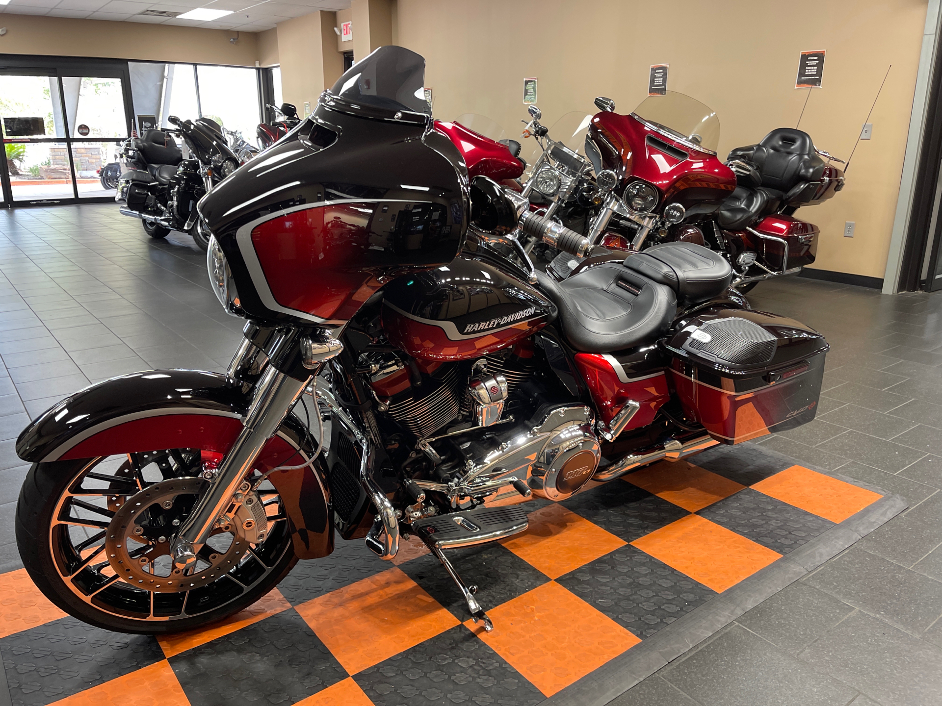 2021 Harley-Davidson CVO™ Street Glide® in The Woodlands, Texas - Photo 3