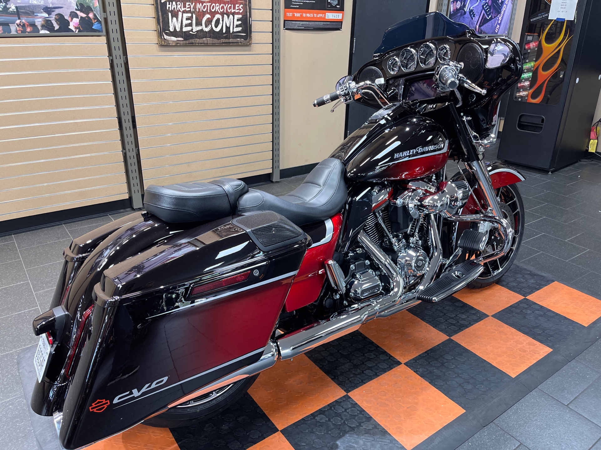 2021 Harley-Davidson CVO™ Street Glide® in The Woodlands, Texas - Photo 6