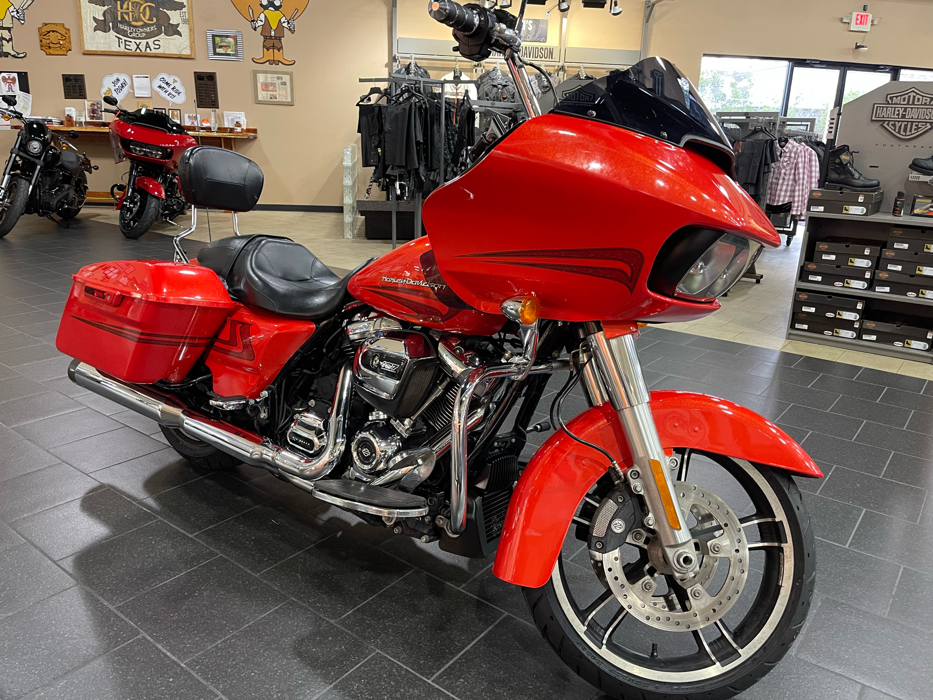 2017 Harley-Davidson Road Glide® Special in The Woodlands, Texas - Photo 2
