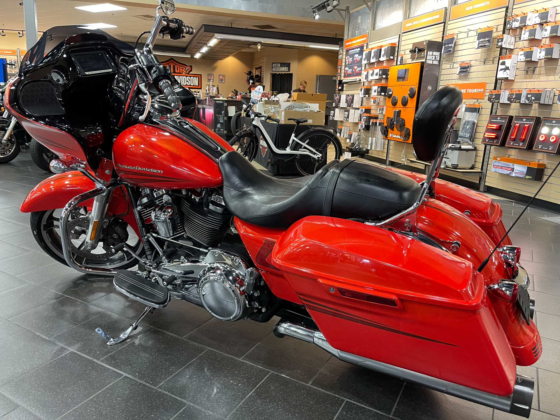 2017 Harley-Davidson Road Glide® Special in The Woodlands, Texas - Photo 4
