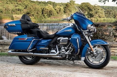 2017 Harley-Davidson Electra Glide® Ultra Classic® in The Woodlands, Texas - Photo 2