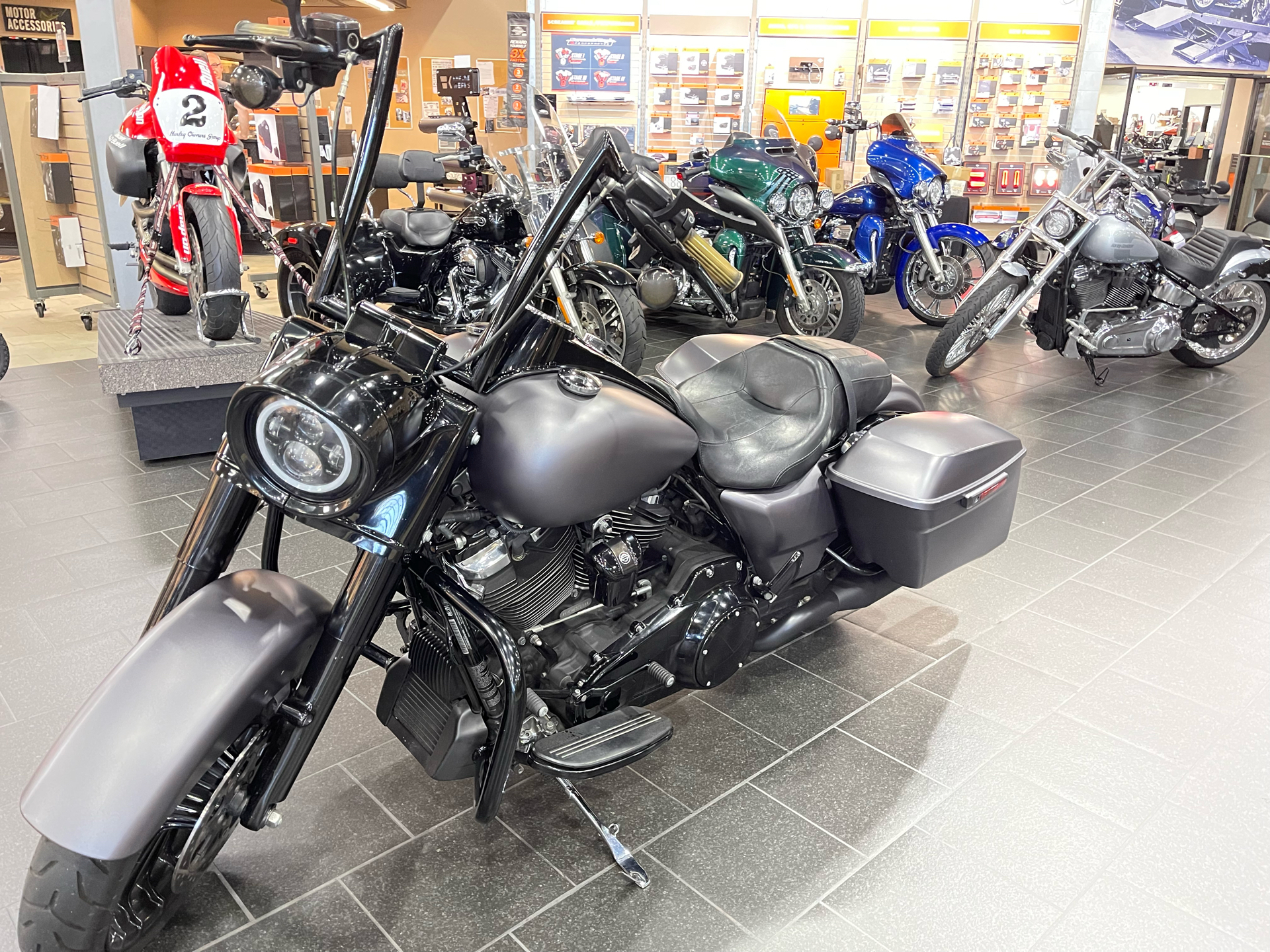 2017 Harley-Davidson Road King® Special in The Woodlands, Texas - Photo 3