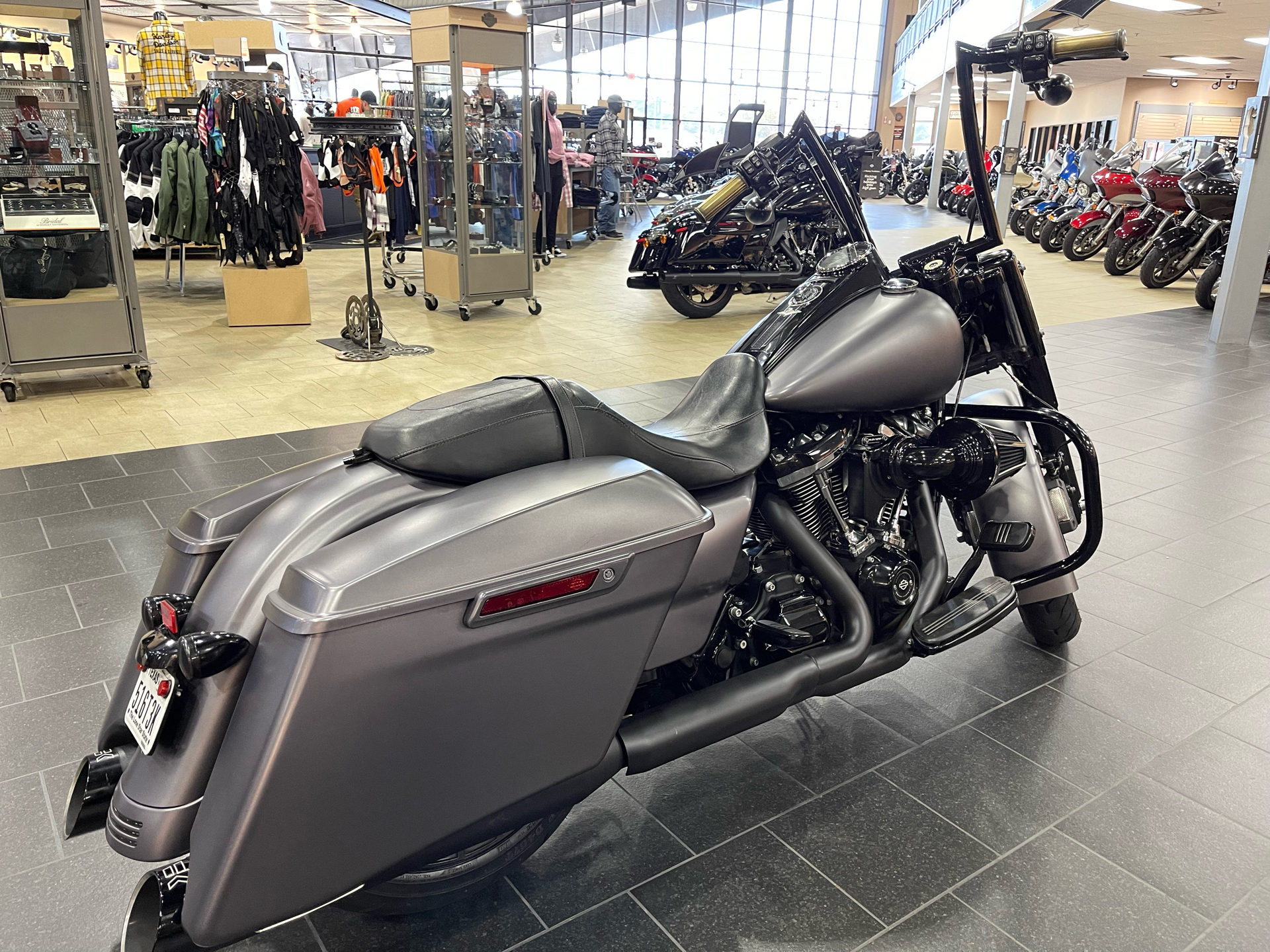 2017 Harley-Davidson Road King® Special in The Woodlands, Texas - Photo 6